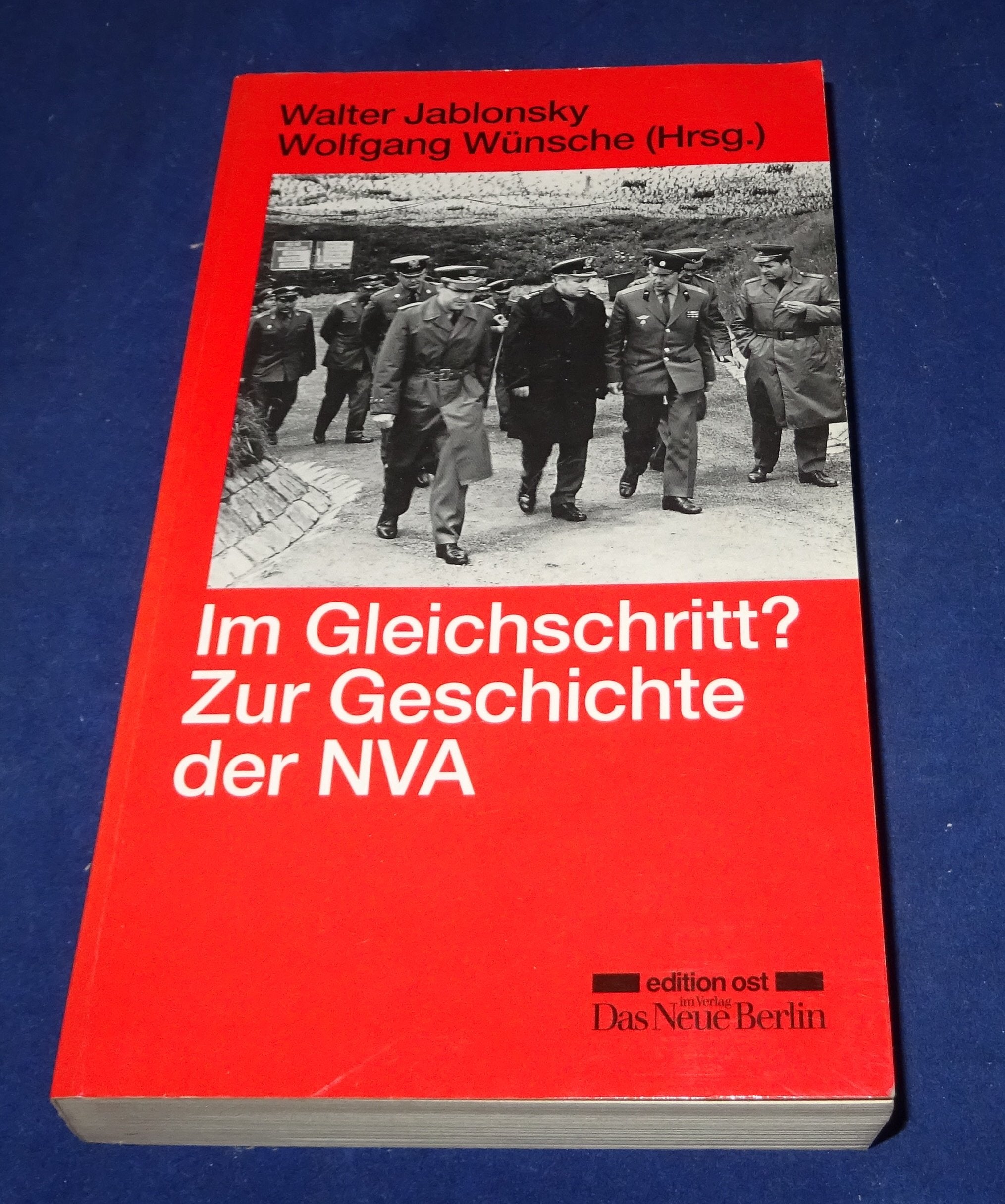 Im Gleichschritt?: Zur Geschichte der NVA German history