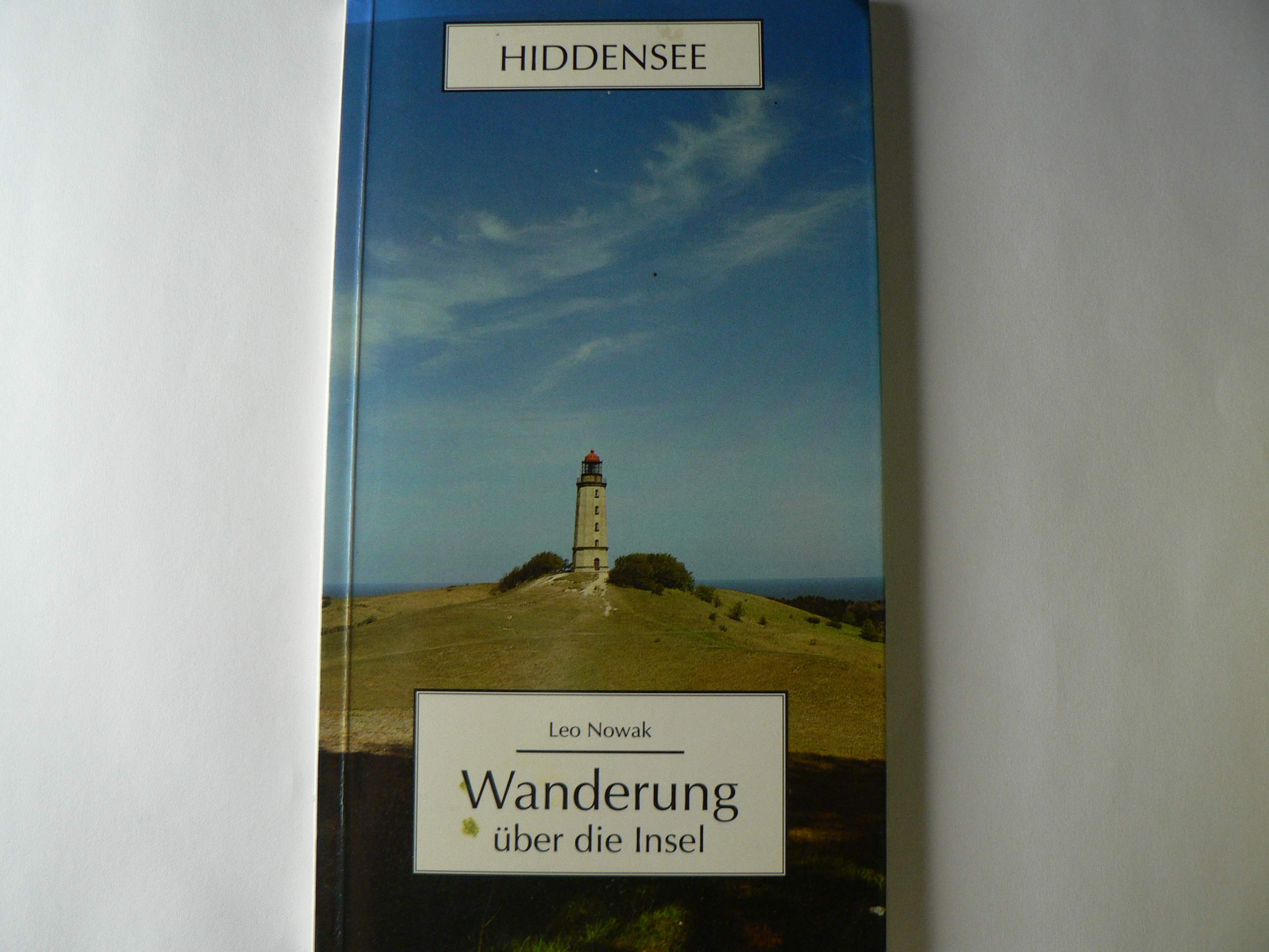 Hiddensee. Wanderung über die Insel / Leo Nowak. Fotogr. von Ingo Scheffler Books