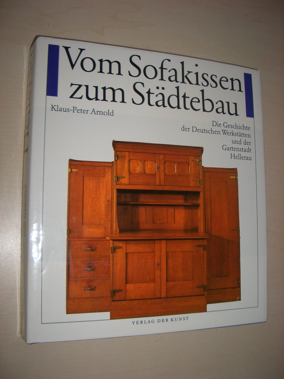 Vom Sofakissen zum Städtebau: Die Geschichte der Deutschen Werkstätten und der Gartenstadt Hellerau Film, Art & Culture