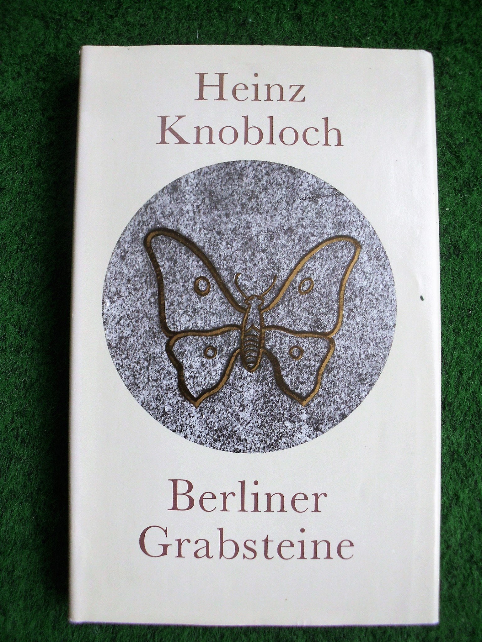 Berliner Grabsteine. Second-hand books on film, art and culture