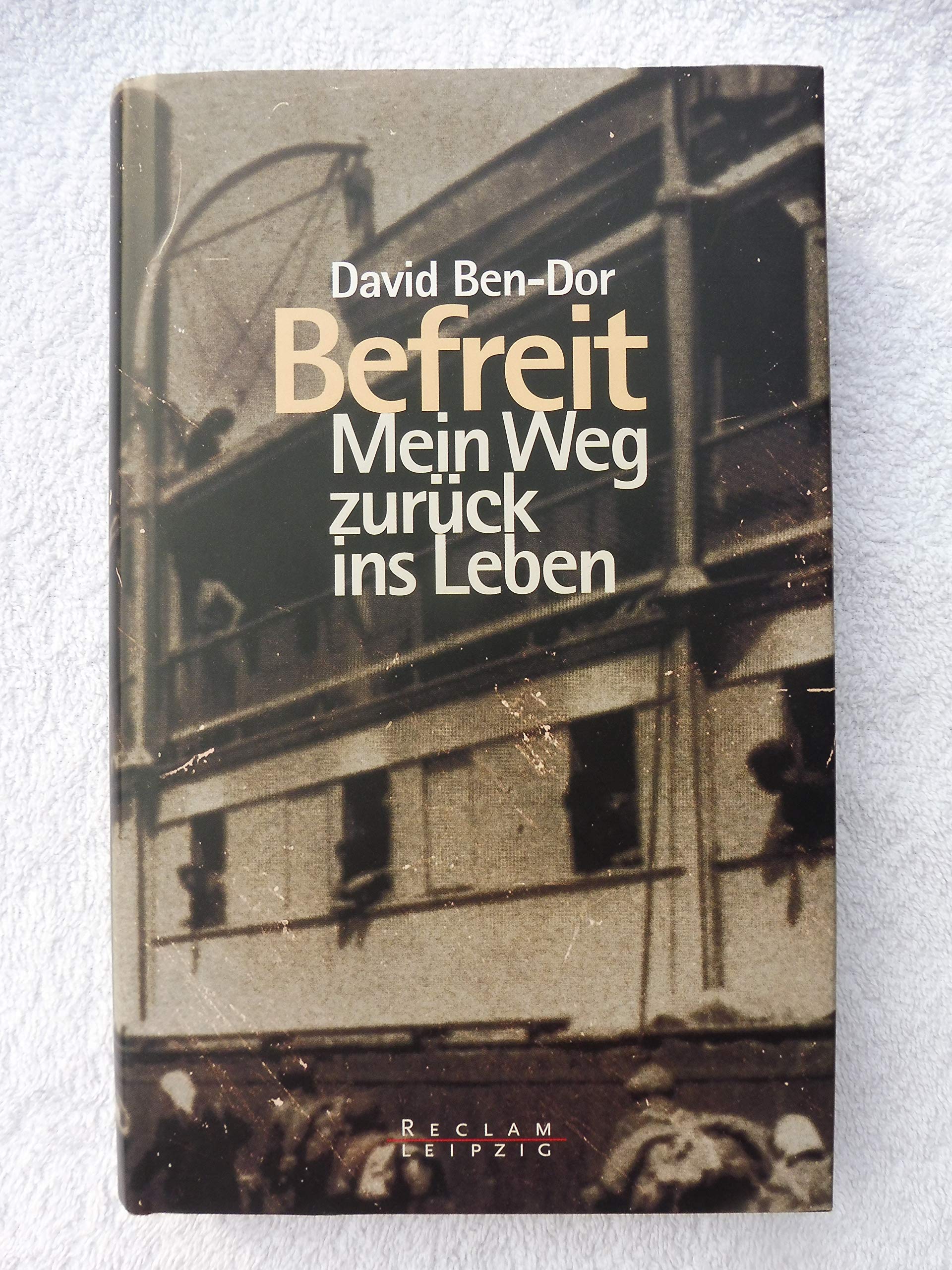 Befreit. Mein Weg zurück ins Leben Politics & Society