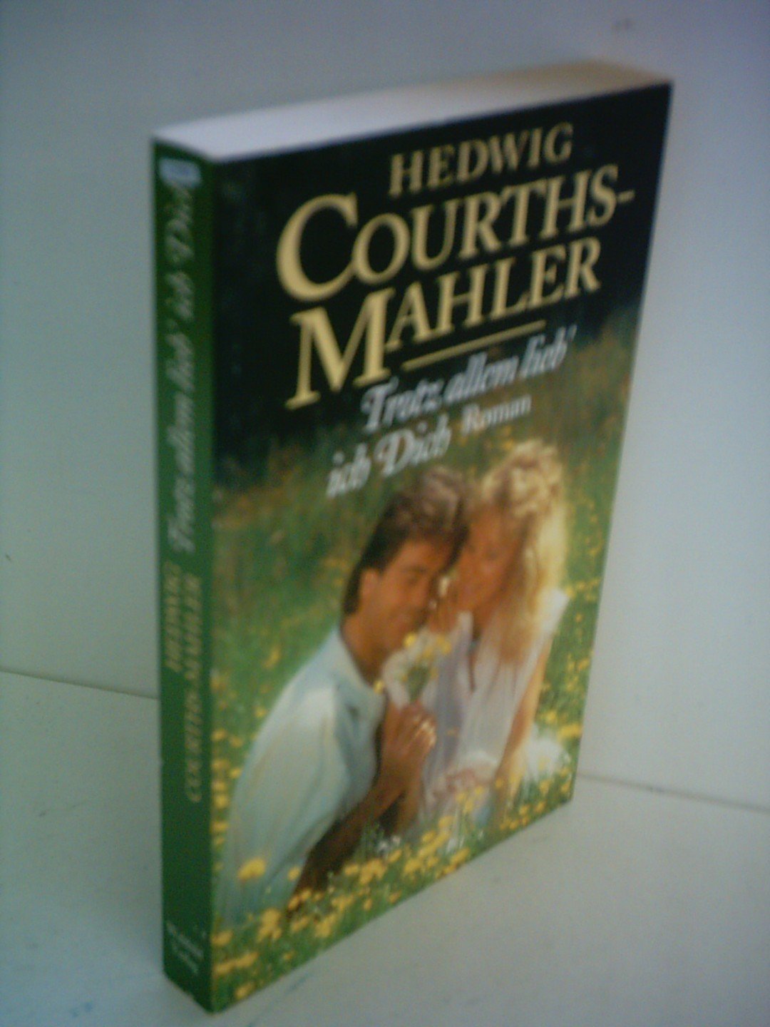 Das Halsband /Trotz allem lieb' ich dich /Die schöne Unbekannte (Allgemeine Reihe. Bastei Lübbe Taschenbücher) Books
