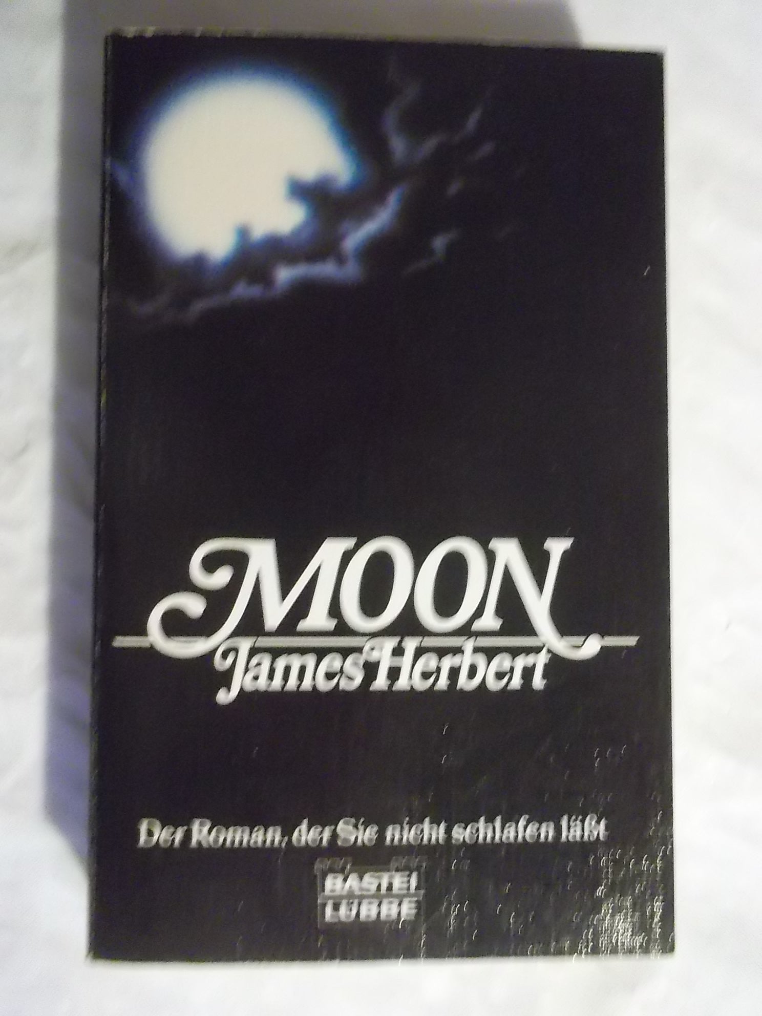 Moon. Roman Historical Fiction