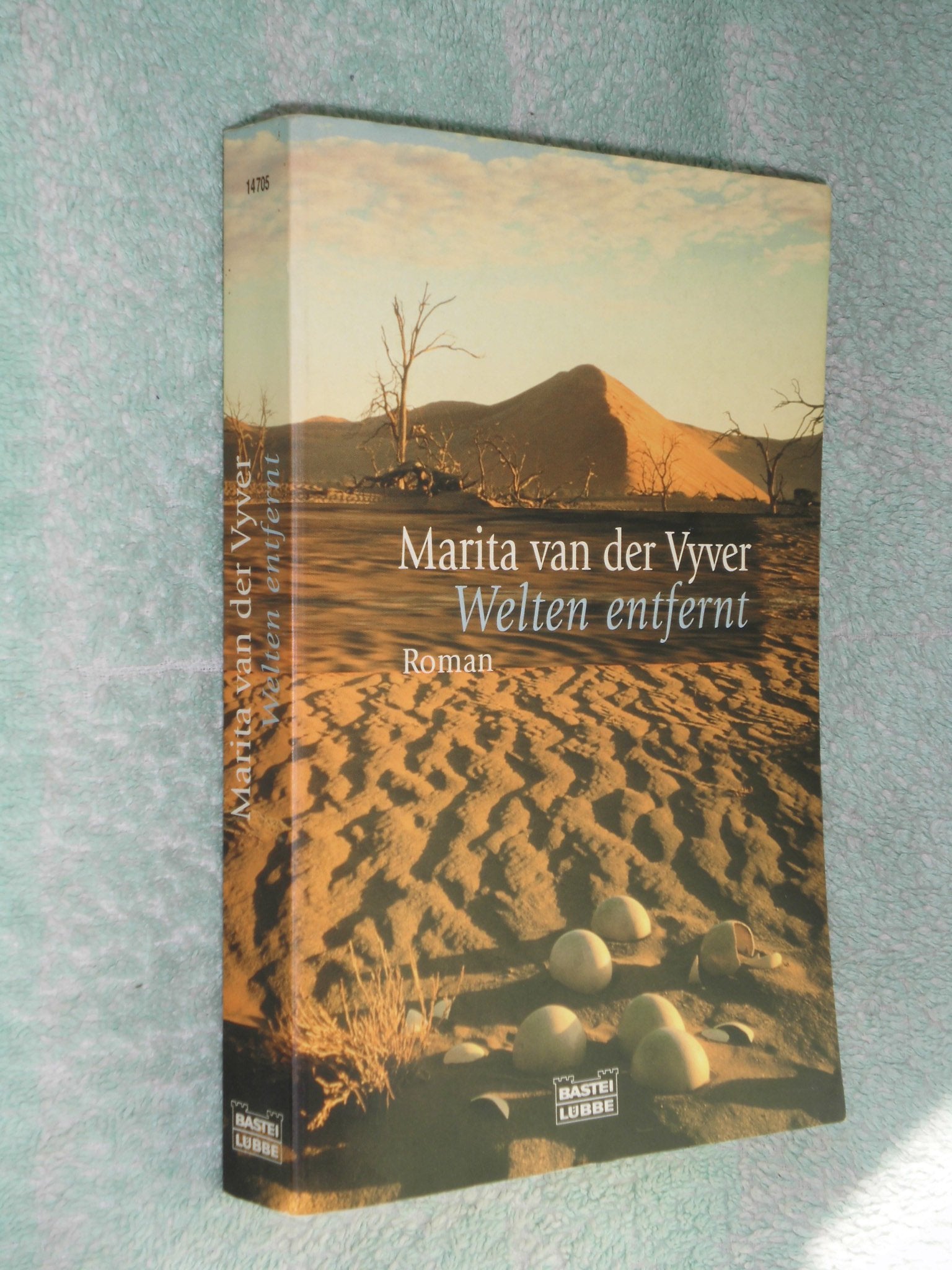 Welten entfernt (Allgemeine Reihe. Bastei Lübbe Taschenbücher) Books