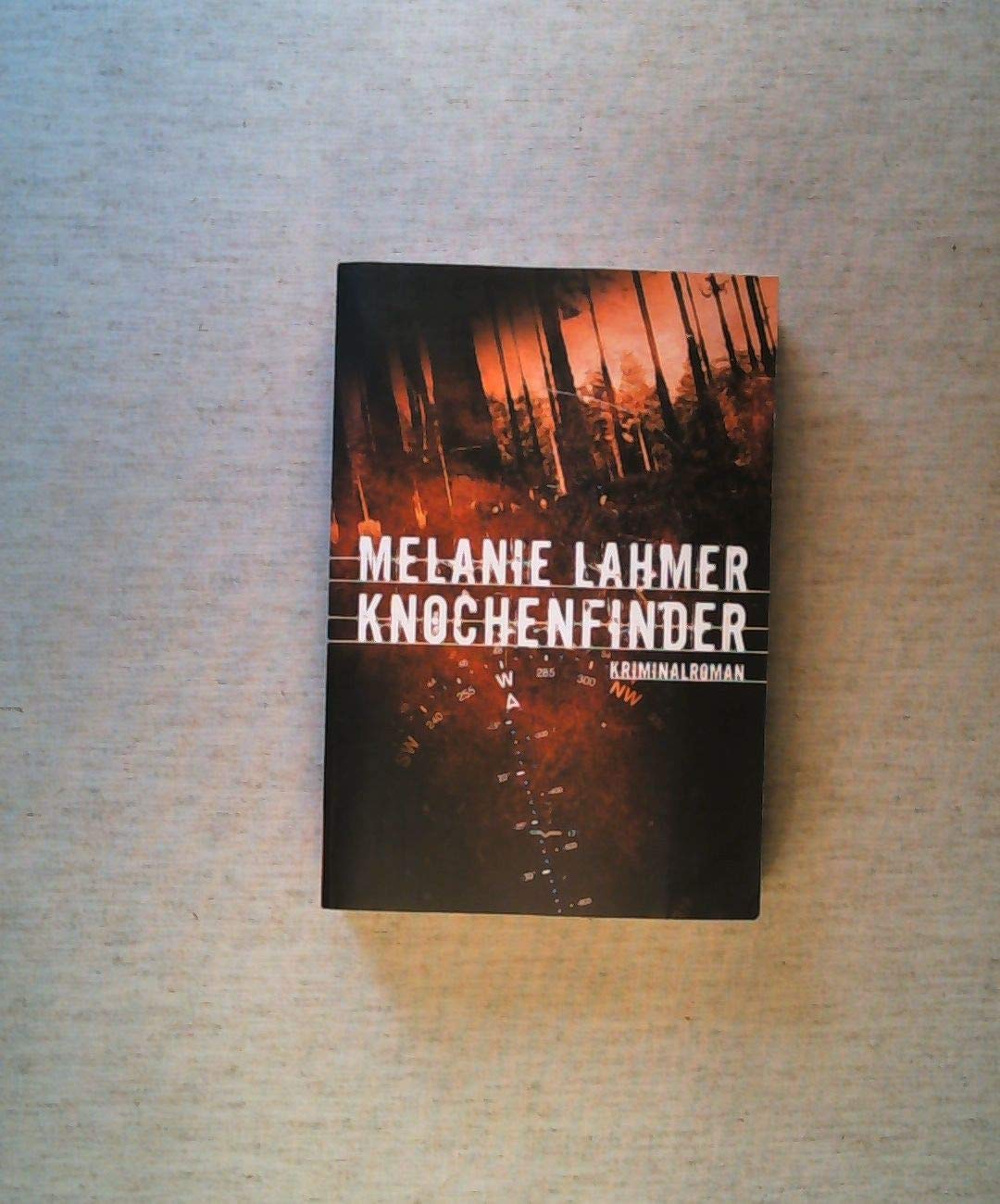 Knochenfinder: Kriminalroman (Allgemeine Reihe. Bastei Lübbe Taschenbücher) Contemporary literature