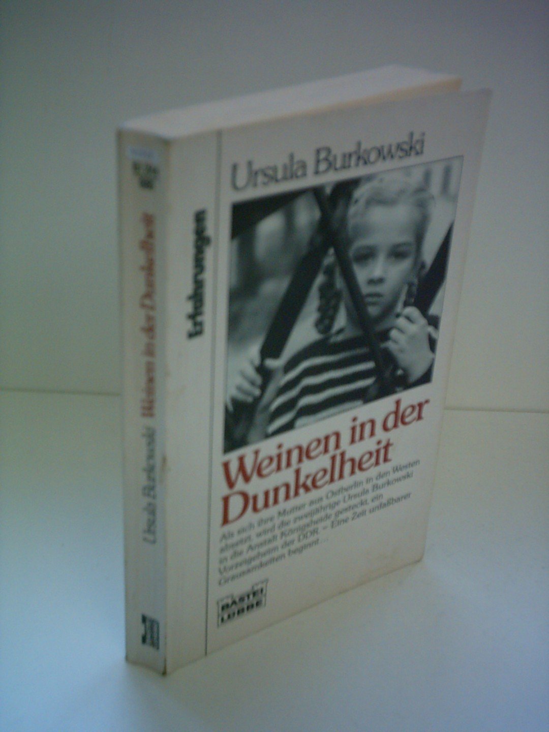 Ursula Burkowski: Weinen in der Dunkelheit Reference Books