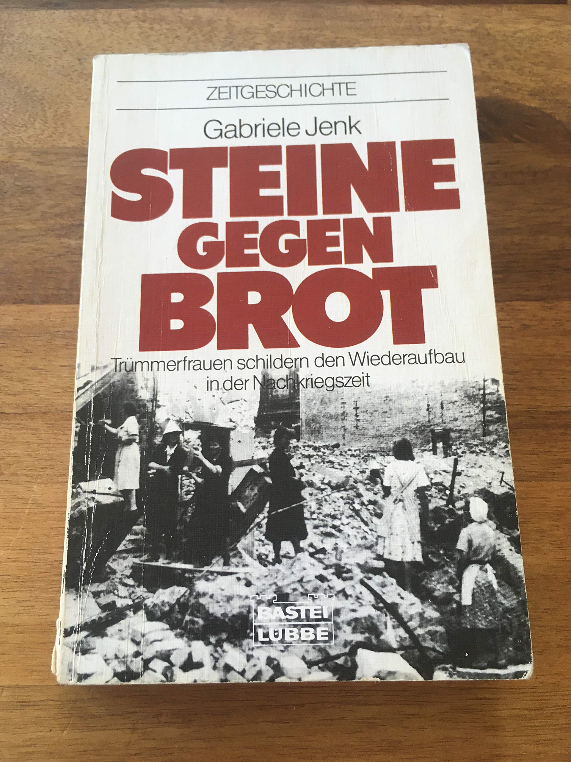 Steine gegen Brot. Trümmerfrauen schildern den Wiederaufbau in der Nachkriegszeit Memories