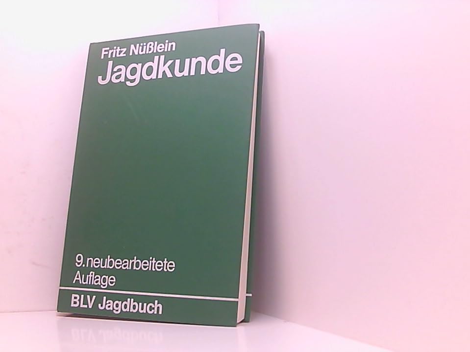 Jagdkunde. Ein Lehrbuch zur Einführung in d. Waidwerk . Miit einem Abriss über Umwelt- u. Naturschutz, Landschaftsschutz u. Landschaftspflege u. über Fischerei. Books