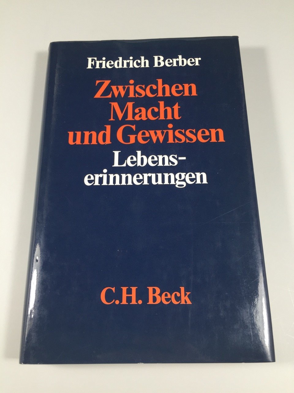 Zwischen Macht und Gewissen: Lebenserinnerungen. Hrsg. v. Ingrid Strauß Law
