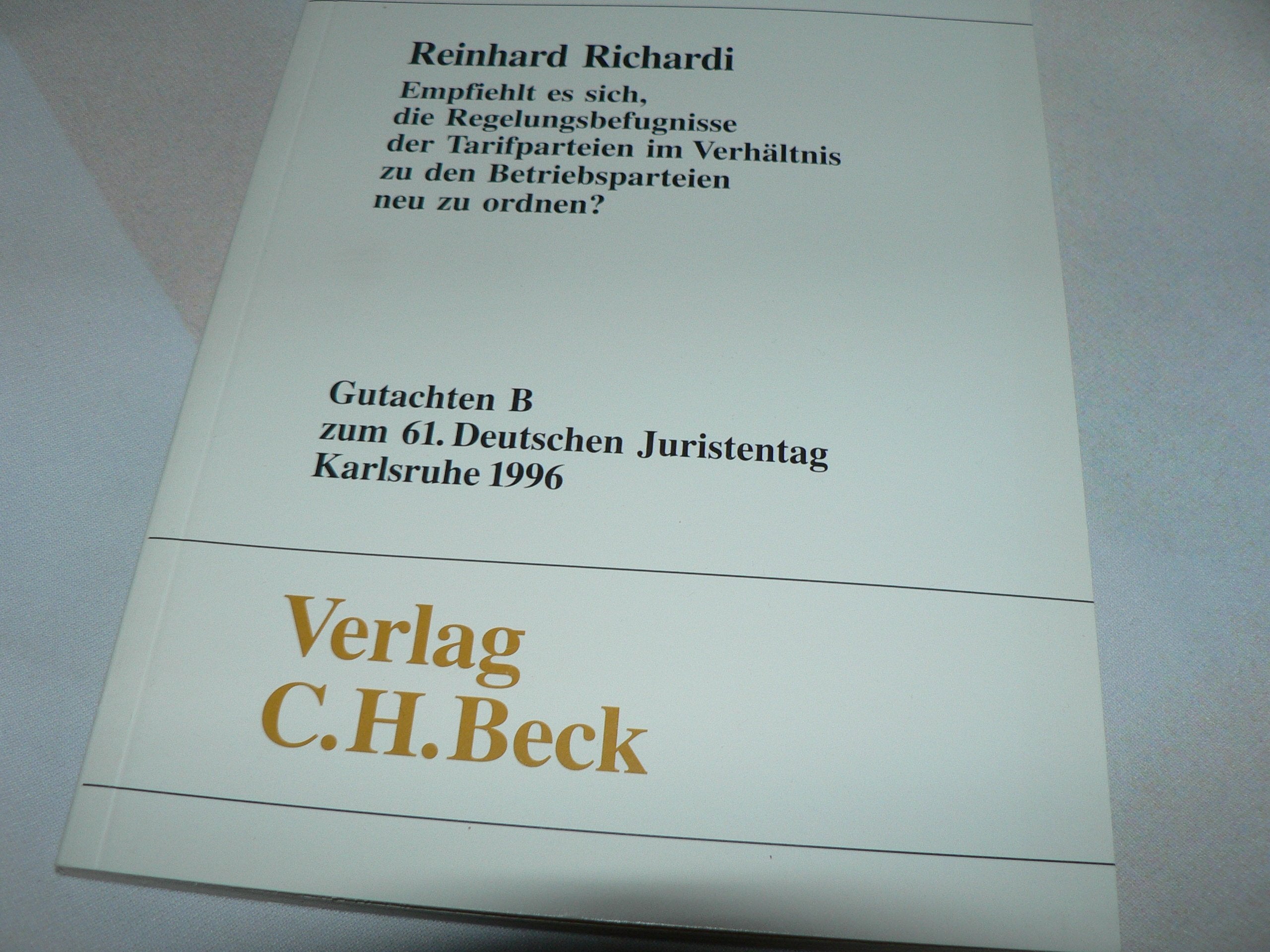 Gutachten / Empfiehlt es sich, die Regelungsbefugnisse der Tarifparteien im Verhältnis zu den Betriebsparteien neu zu ordnen?: Gesamtband (Teile A - E) (Gutachten: Gesamtband (Teile A - E)) Law