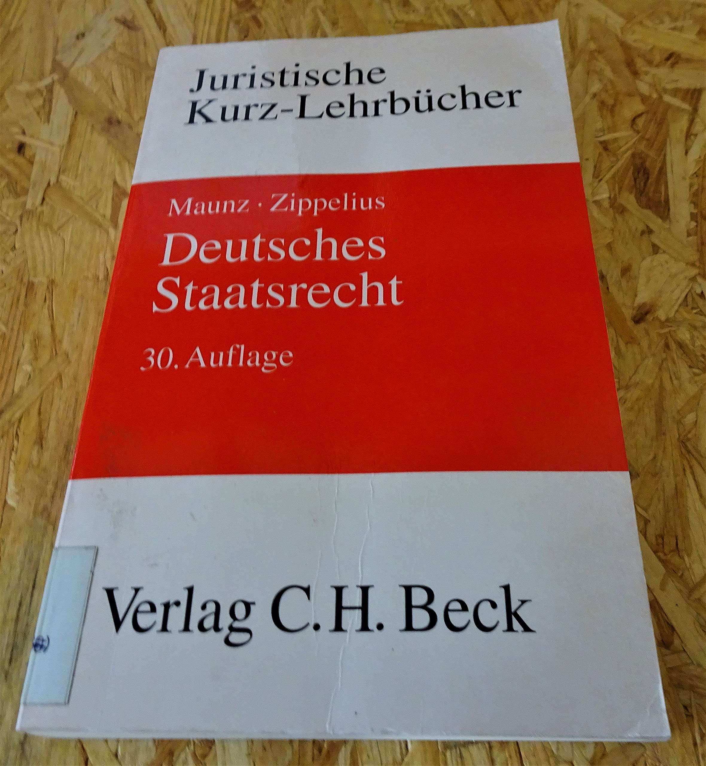 Deutsches Staatsrecht: Ein Studienbuch, Rechtsstand: 19980401 (Kurzlehrbücher für das Juristische Studium) Law