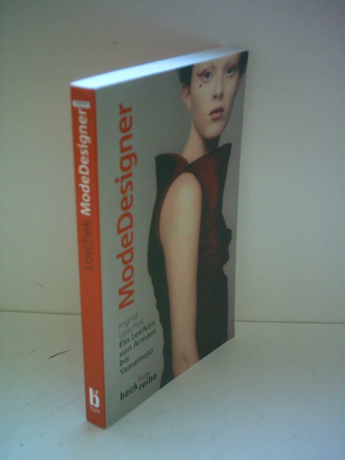 Modedesigner. Ein Lexikon von Armani bis Yamamoto. (Beck'sche Reihe) Film, Art & Culture