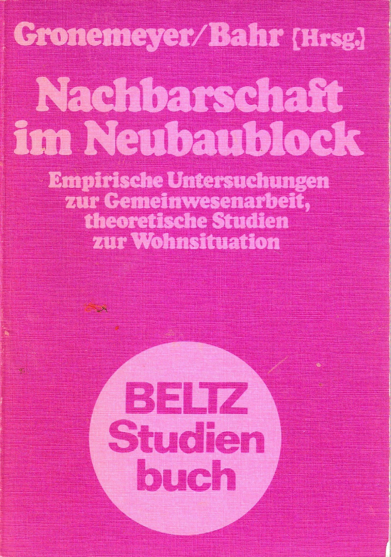 Nachbarschaft im Neubaublock. Empirische Untersuchungen zur Gemeinwesenarbeit, theoretische Studien zur Wohnsituation (Beltz Studienbücher) Professional & Reference Books