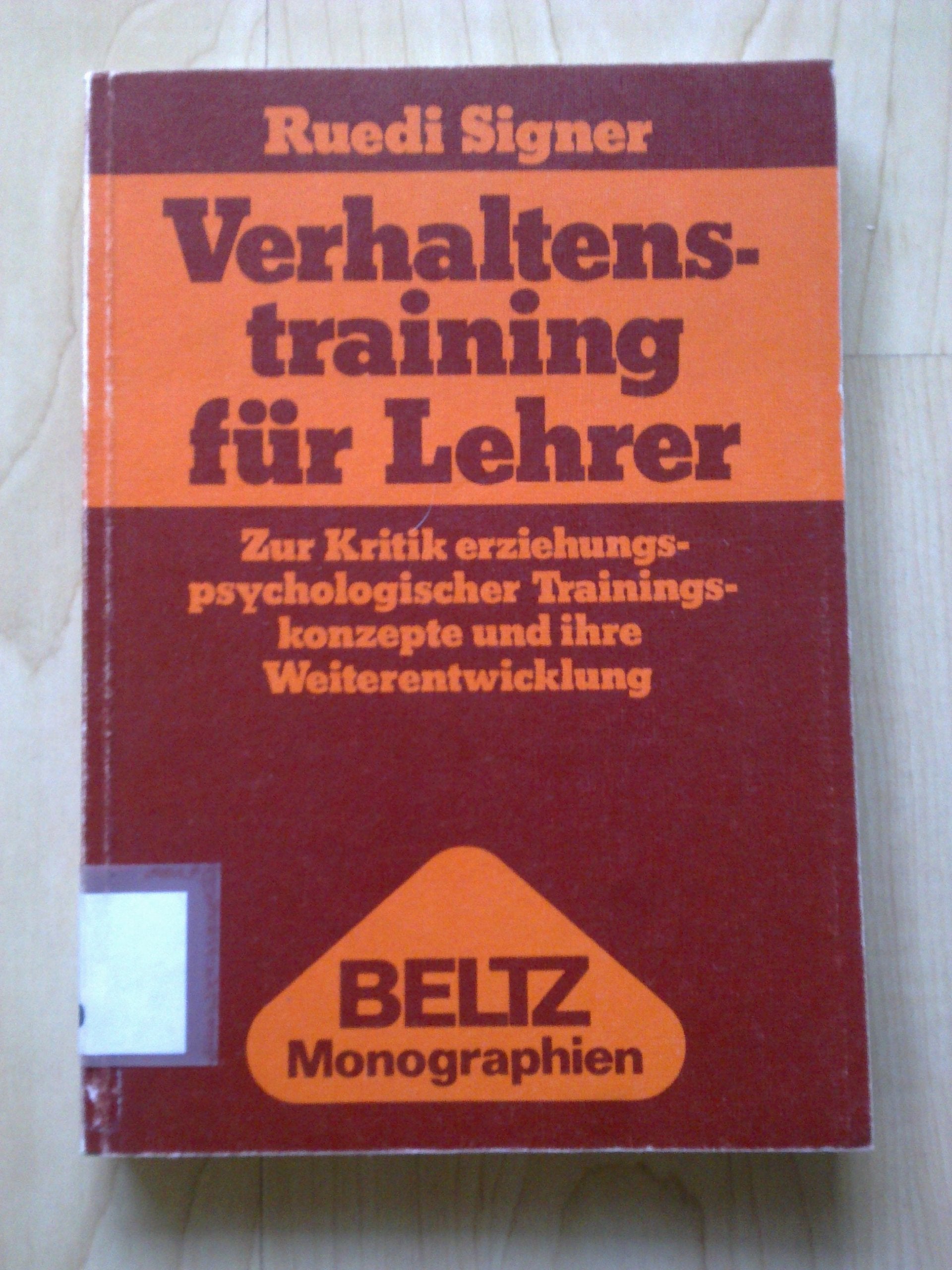 Verhaltenstraining für Lehrer : zur Kritik erziehungspsycholog. Trainingskonzepte u. ihre Weiterentwicklung. Books