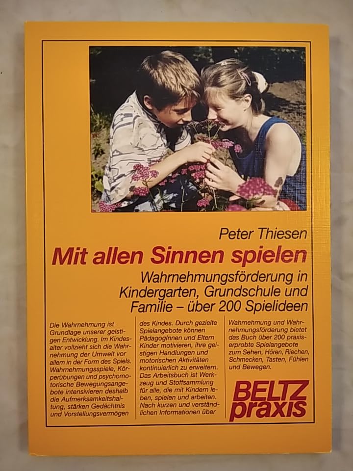 Mit allen Sinnen spielen: Wahrnehmungsförderung in Kindergarten, Grundschule und Familie - über 200 Spielideen (Beltz Praxis) Education & Training