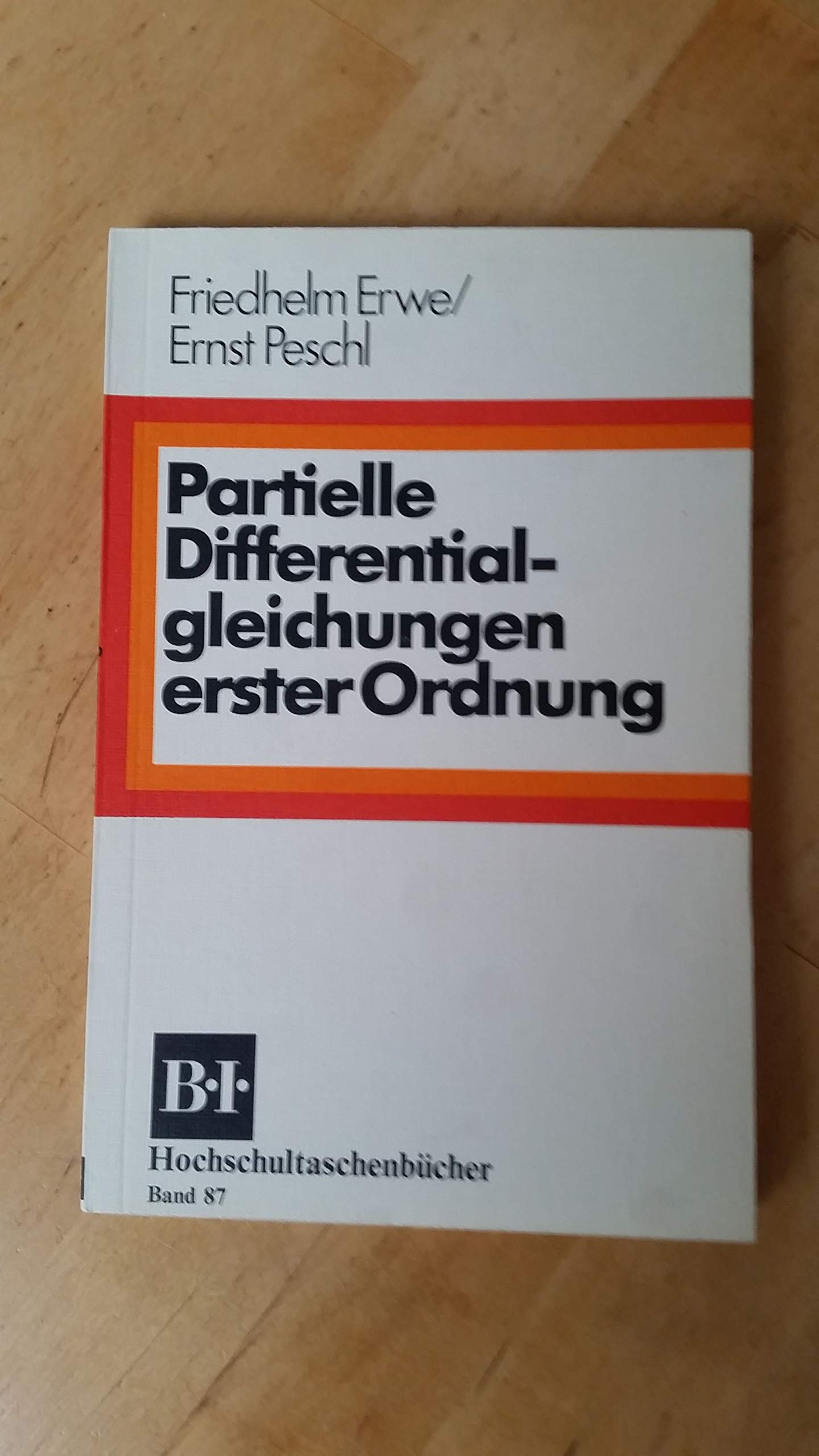 Partielle Differentialgleichungen. (BI - Hochschultaschenbücher) Mathematics