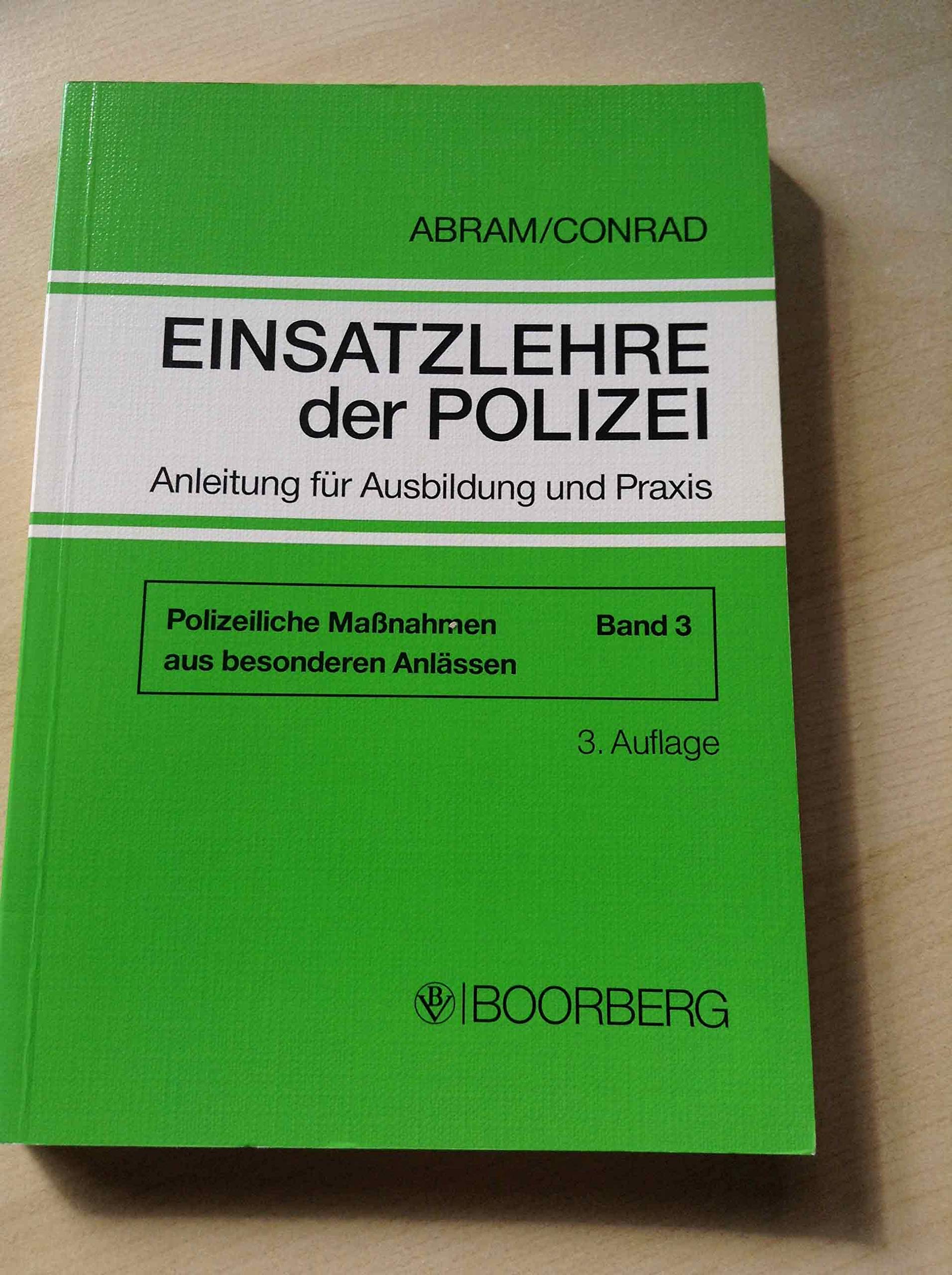 Einsatzlehre der Polizei: Anleitung für Ausbildung und Praxis / Polizeiliche Massnahmen aus besonderen Anlässen Books