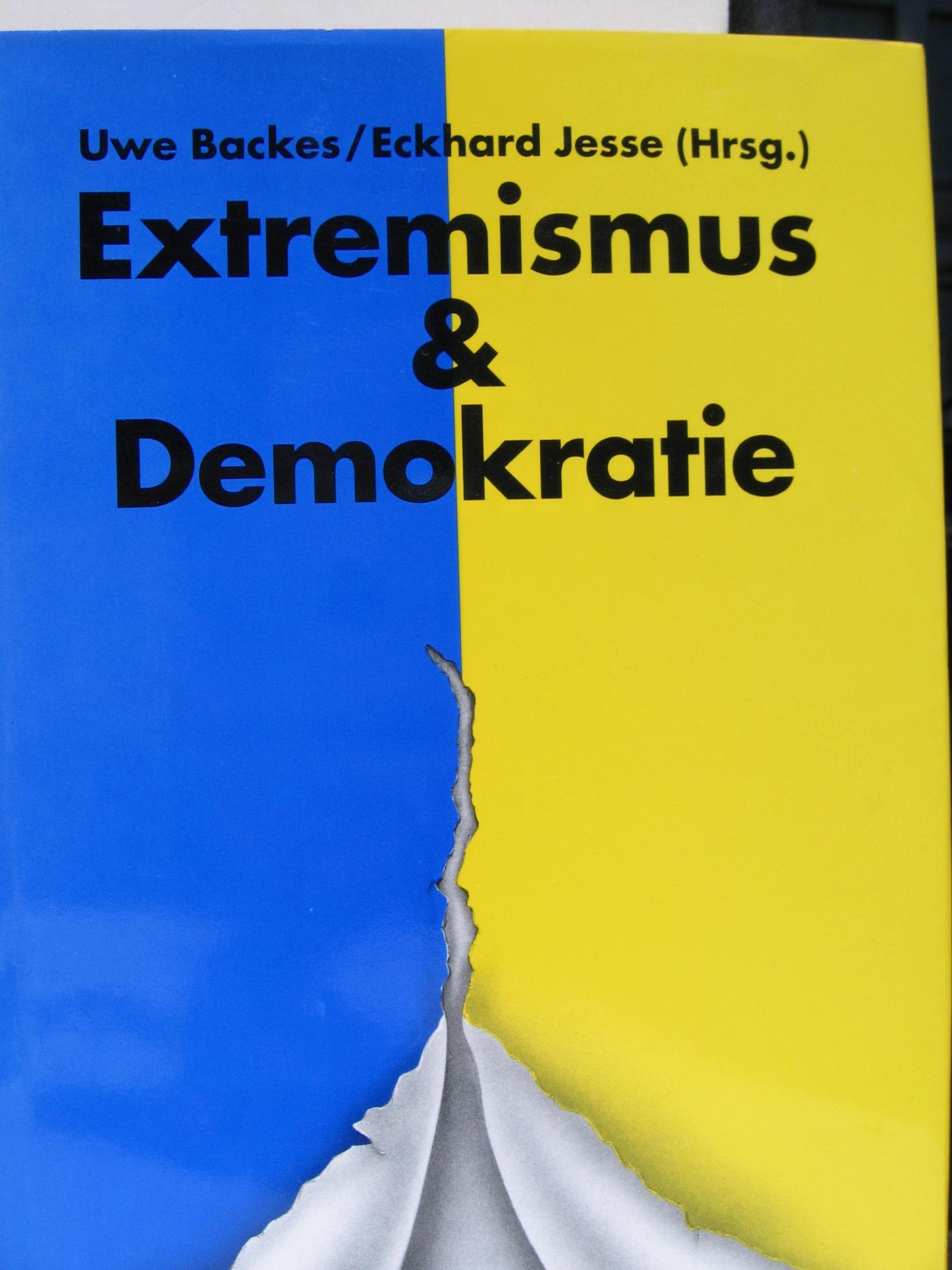 Bd.4 : Jahrbuch Extremismus u.Demokratie.4 Books