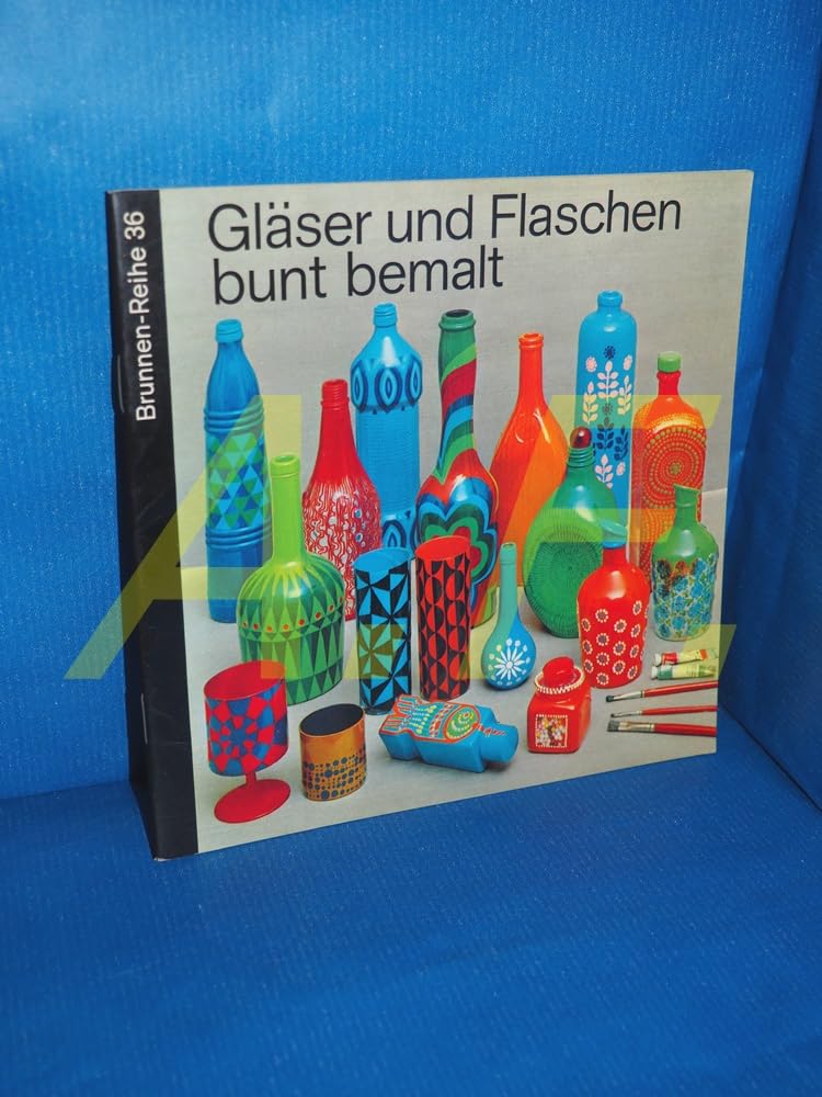Gläser und Flaschen bunt bemalt. Film, Art & Culture
