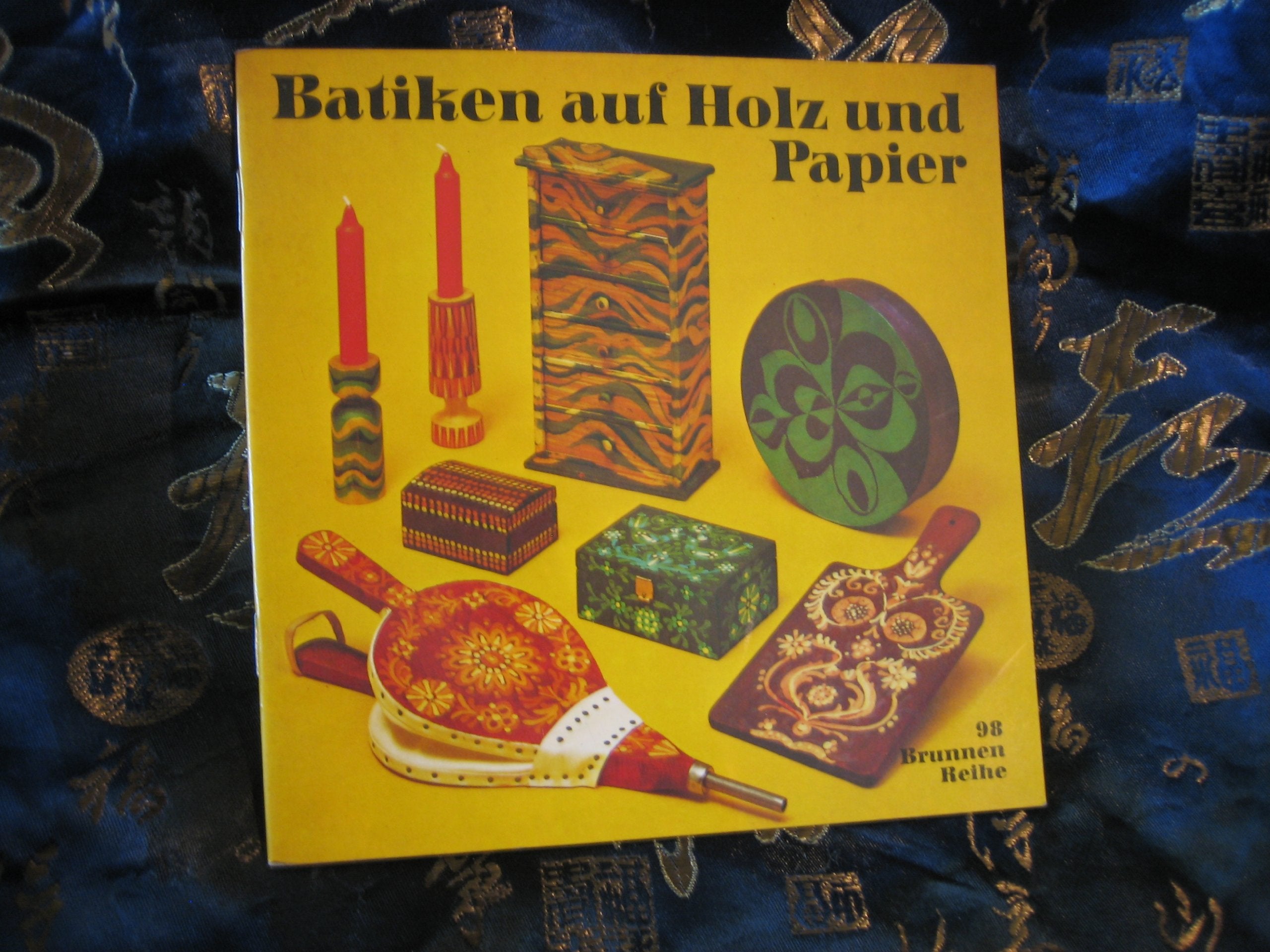 Product Image: Batiken auf Holz und Papier.