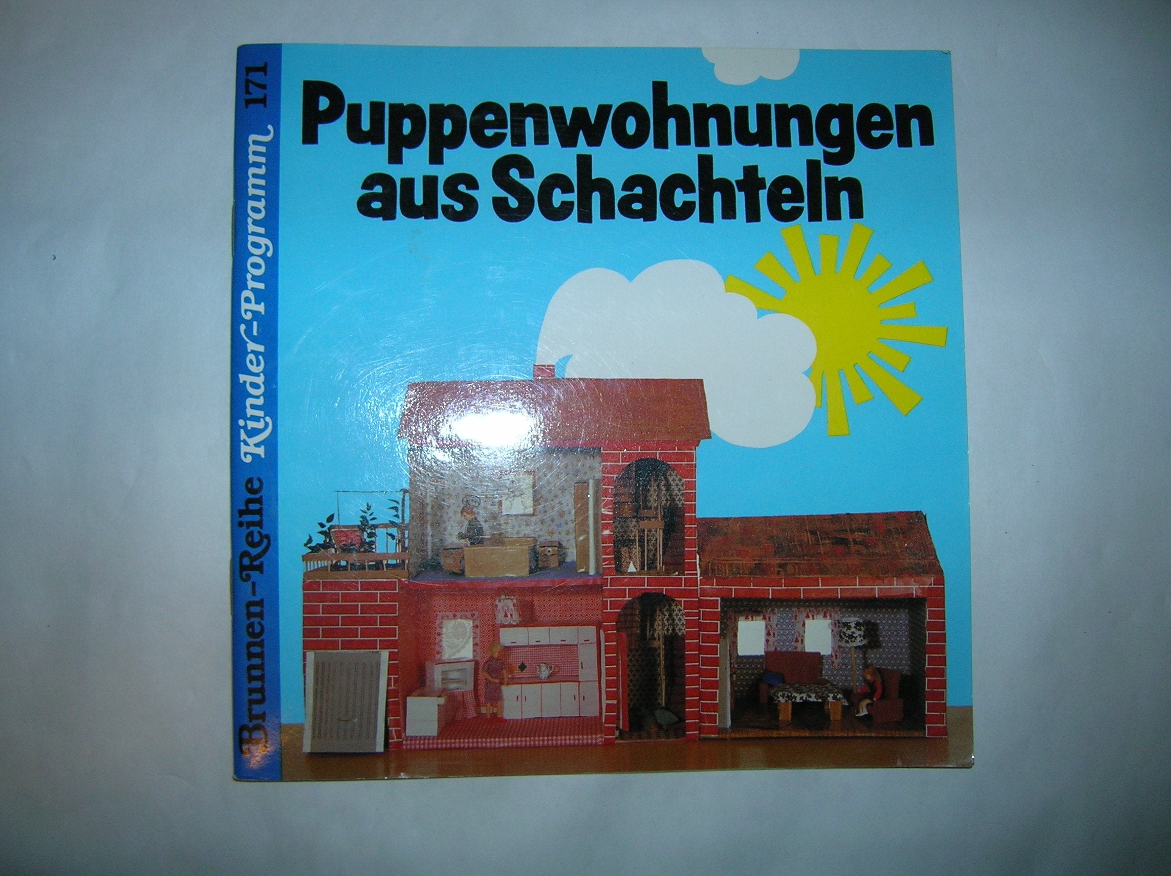 Puppenwohnungen aus Schachteln. Books