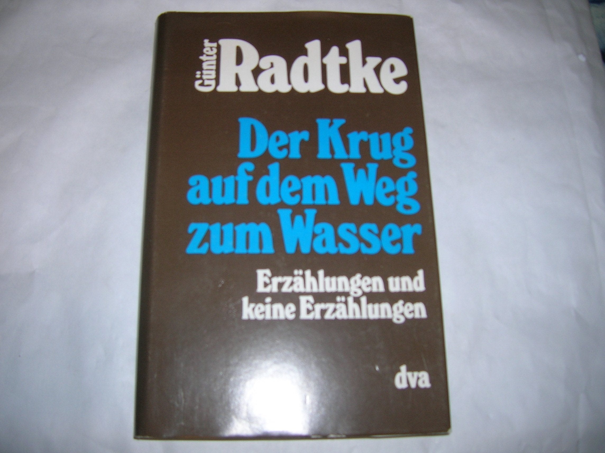 Der Krug auf dem Weg zum Wasser. Erzählungen und keine Erzählungen Books