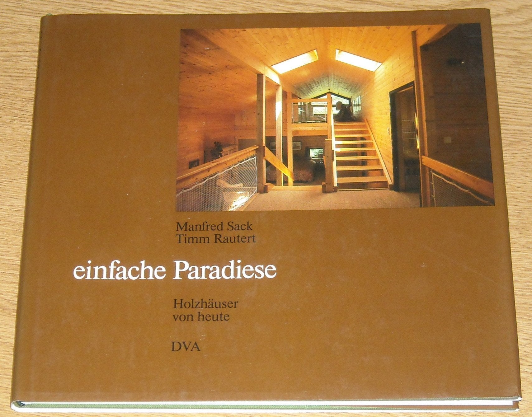 Einfache Paradiese. Holzhäuser von heute Architecture