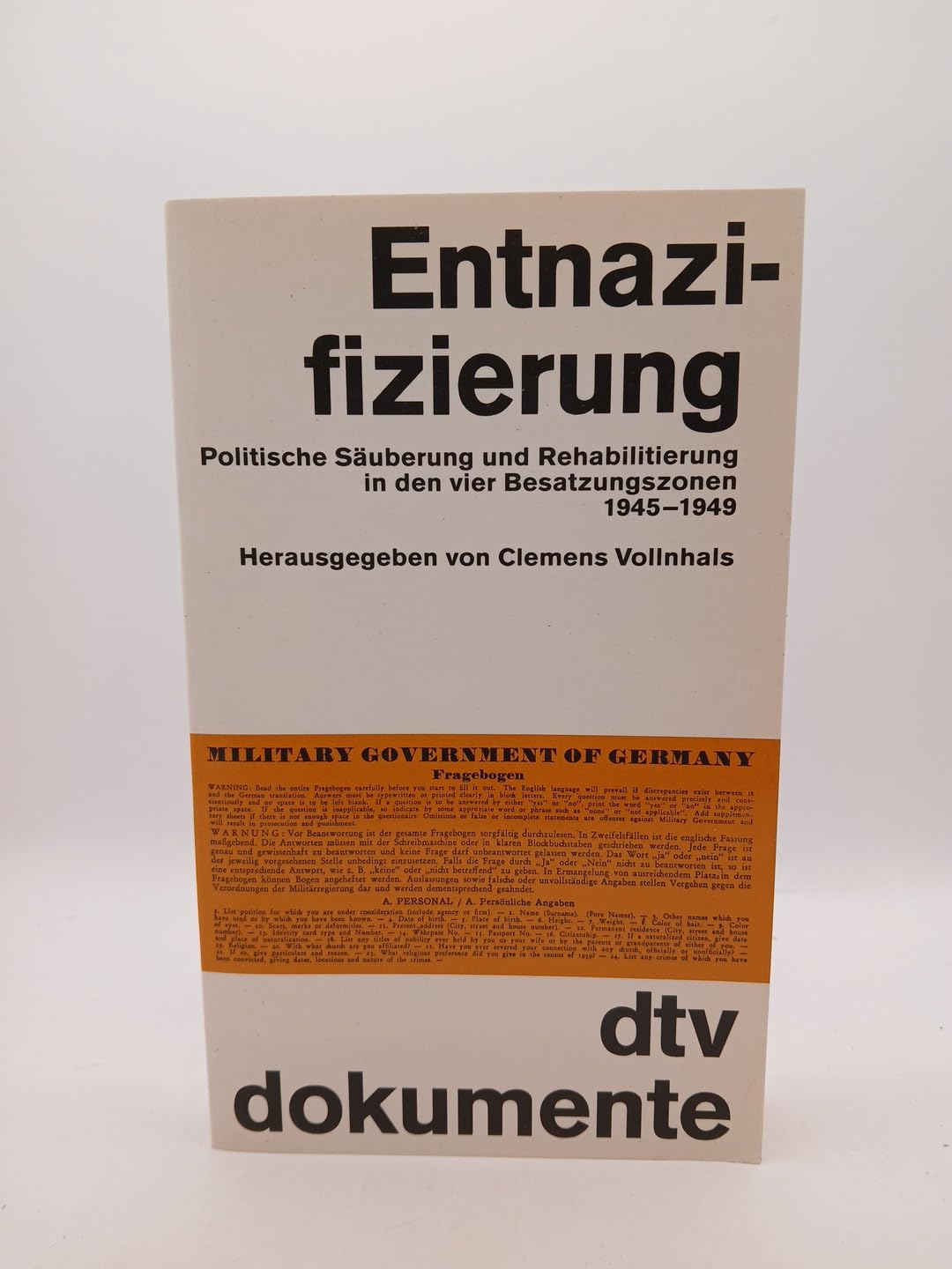 Entnazifizierung: Politische Säuberung und Rehabilitierung in den vier – Besatzungszonen 1945-1949 (dtv - Dokumente) Politics & History