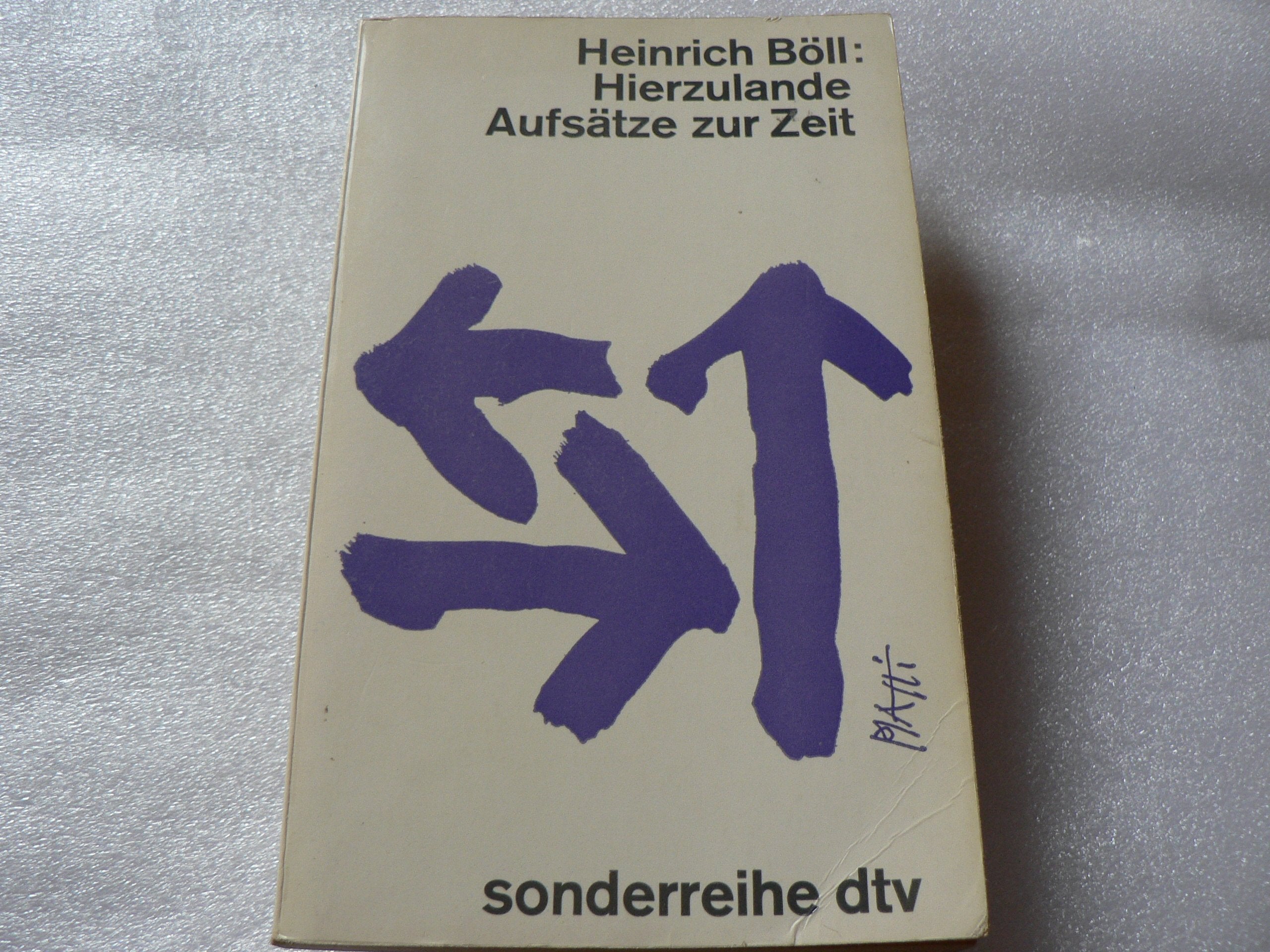 Product Image: Hierzulande. Aufsätze zur Zeit.
