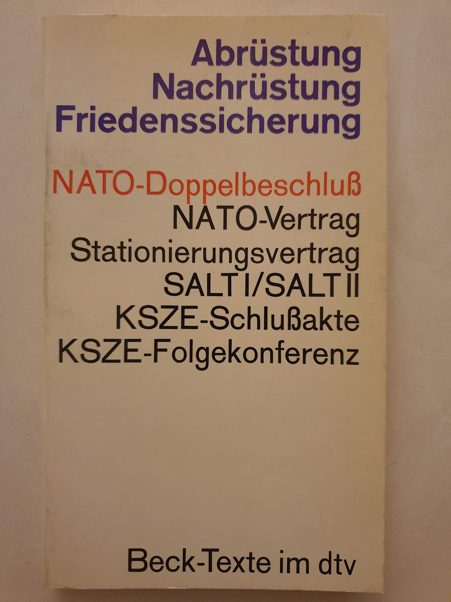 Abrüstung - Nachrüstung - Friedenssicherung: (s. Notizen) (dtv Beck Texte) Law
