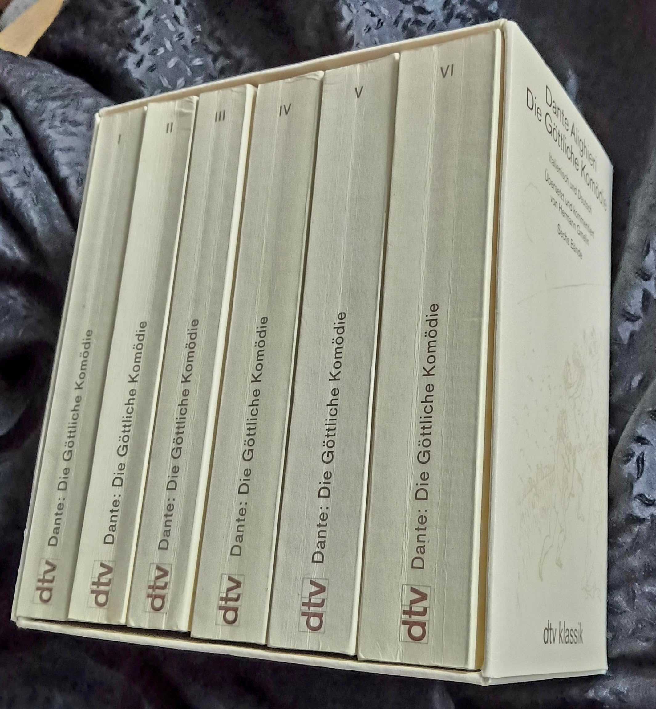 Die Göttliche Komödie. Italienisch und Deutsch. Übersetzt und kommentiert von Hermann Gmelin (vollständige Ausgabe, Text und Kommentar, fotomechanischer Nachdruck), 6 Bde. (dtv Kassettenausgaben) Classics