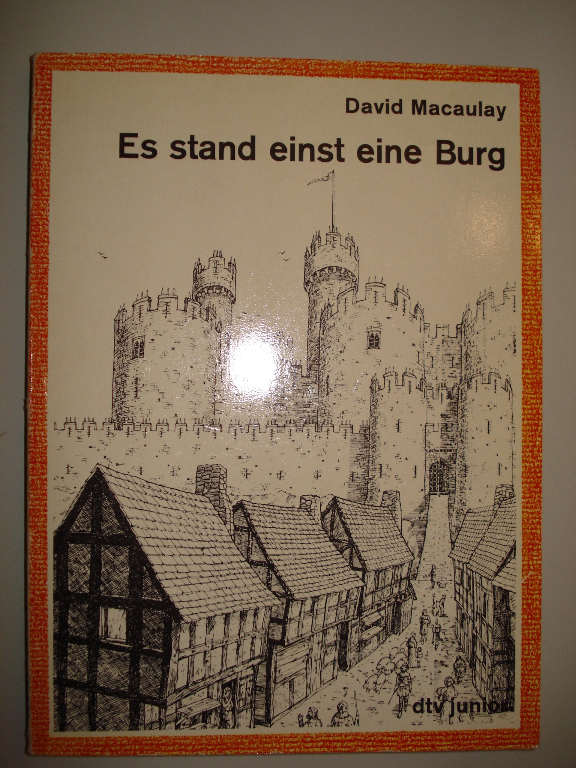 Es stand einst eine Burg Politics & History