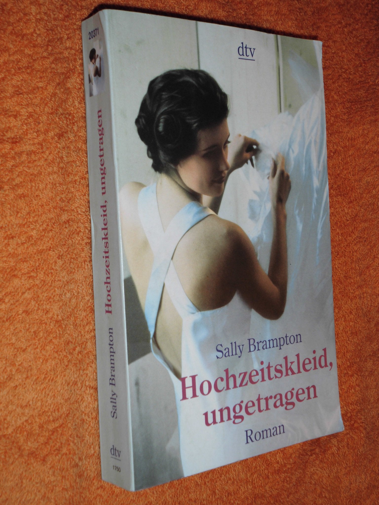 Hochzeitskleid, ungetragen: Roman Contemporary literature