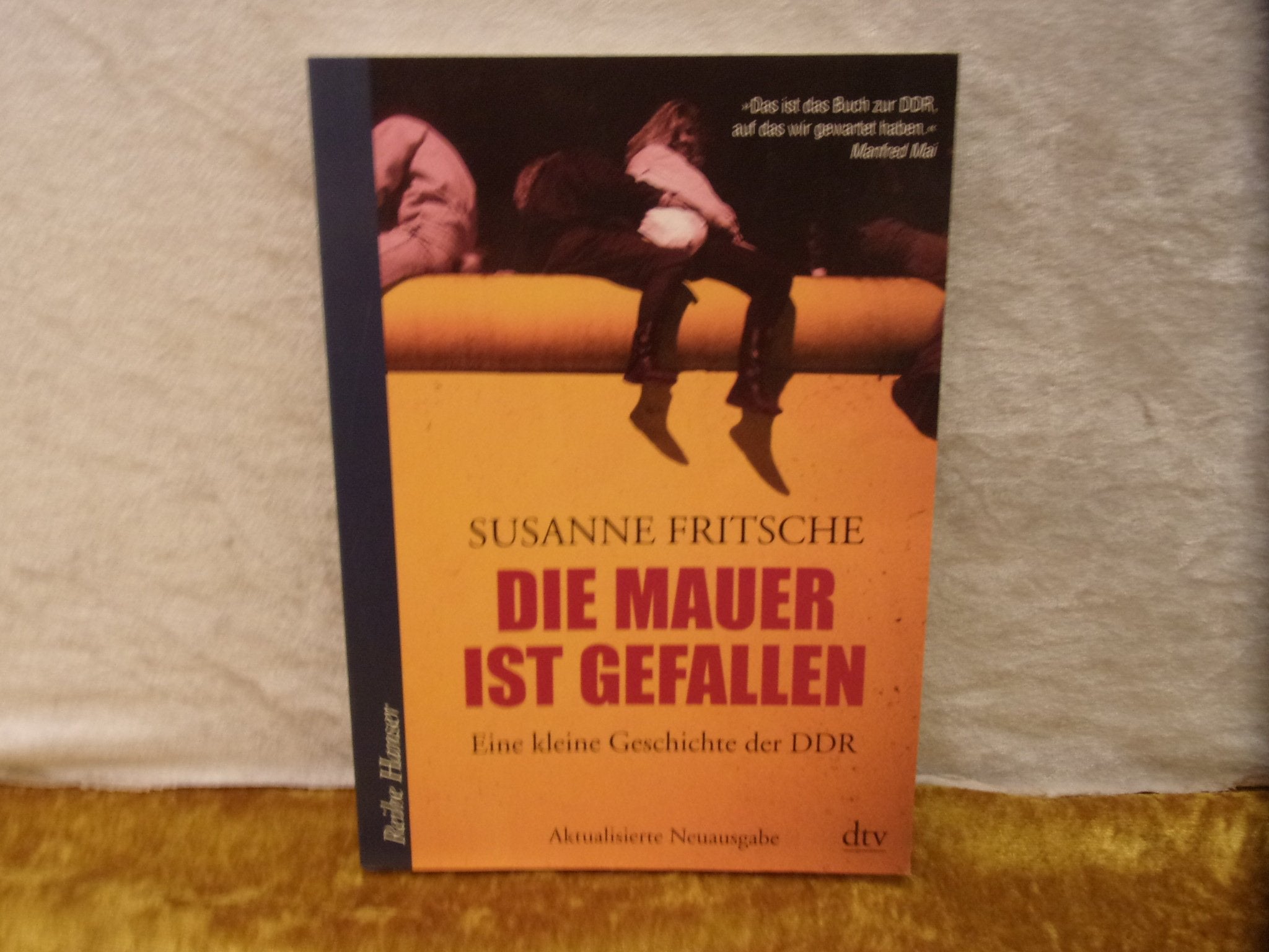 Die Mauer ist gefallen: Eine kleine Geschichte der DDR (Reihe Hanser) Contemporary literature
