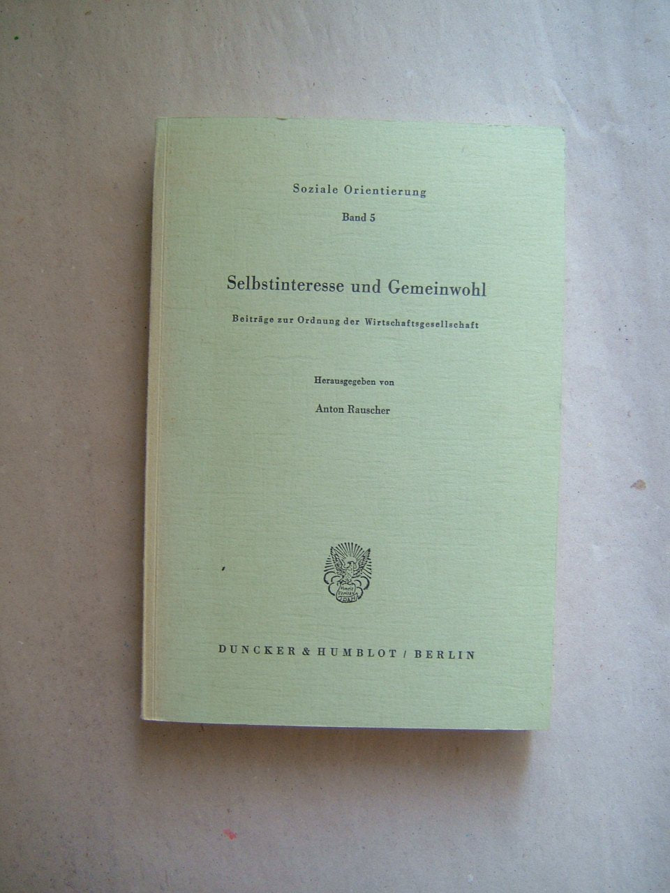 Selbstinteresse und Gemeinwohl.: Beiträge zur Ordnung der Wirtschaftsgesellschaft. (Soziale Orientierung) Law