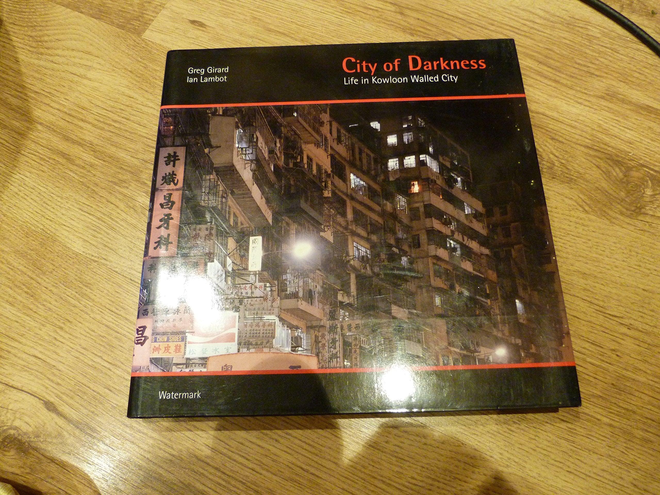 City of Darkness: Life in Kowloon Walled City. (Edition Axel Menges) Architecture