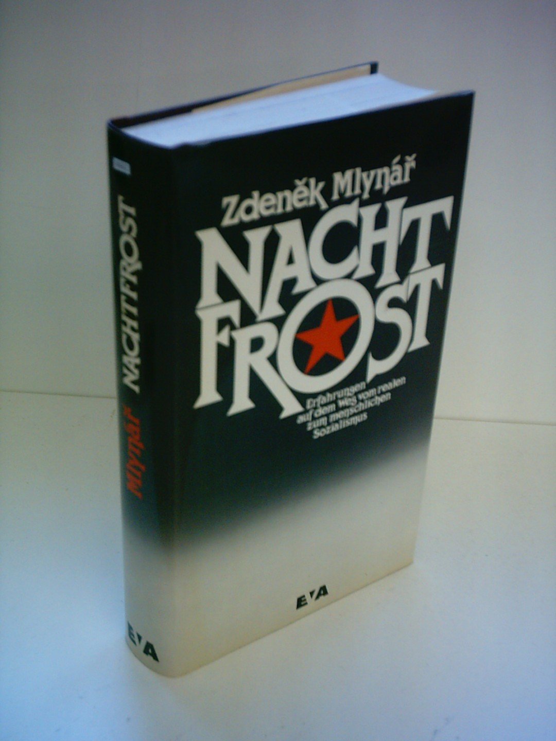 Nachtfrost.. Erfahrungen auf dem Weg vom realen zum menschlichen Sozialismus. Politics & History