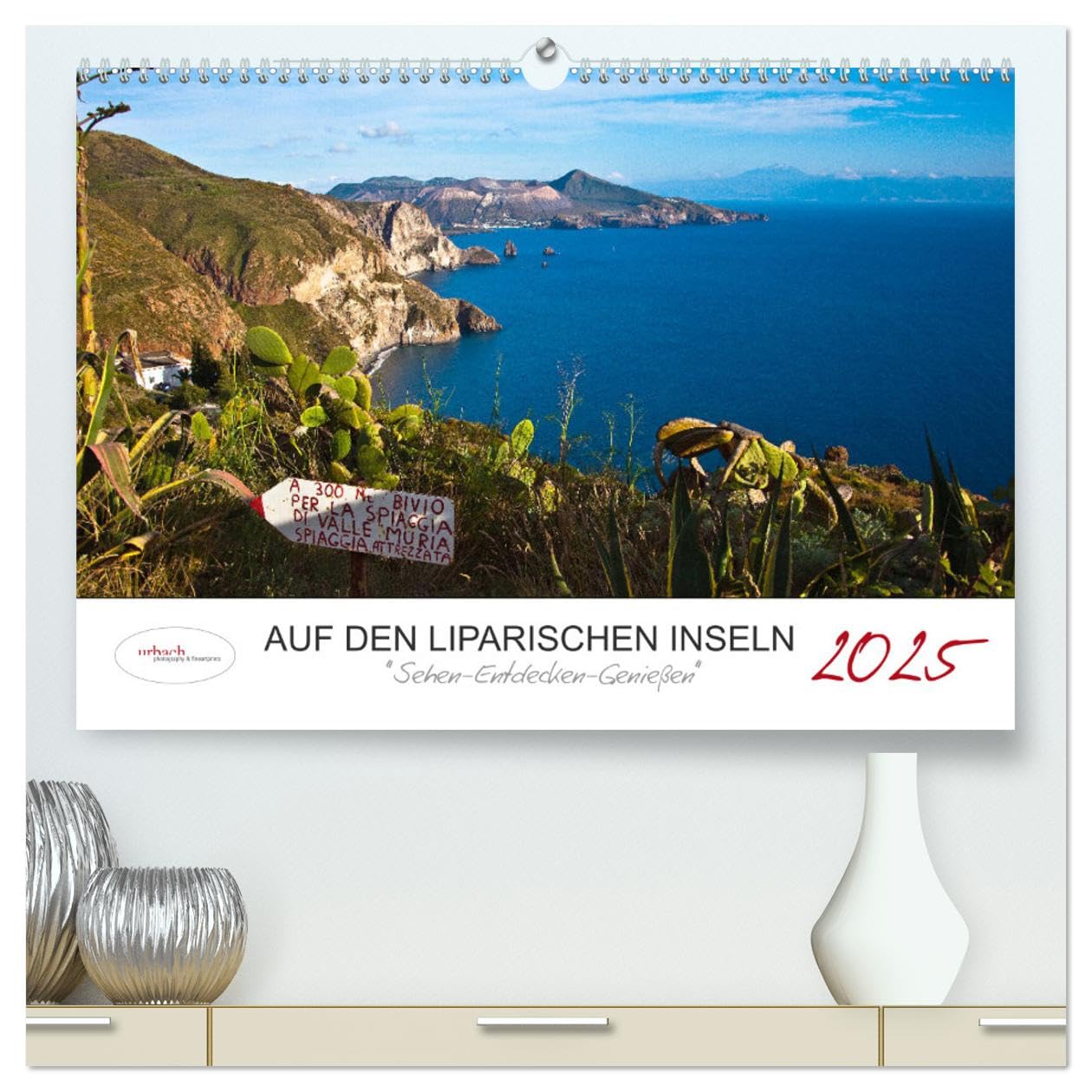 Auf den Liparischen Inseln (hochwertiger Premium Wandkalender 2025 DIN A2 quer), Kunstdruck in Hochglanz: Die Liparischen Inseln sind vulkanischen ... aus 7 bewohnten Inseln. (CALVENDO Orte) Leisure, Home & Garden