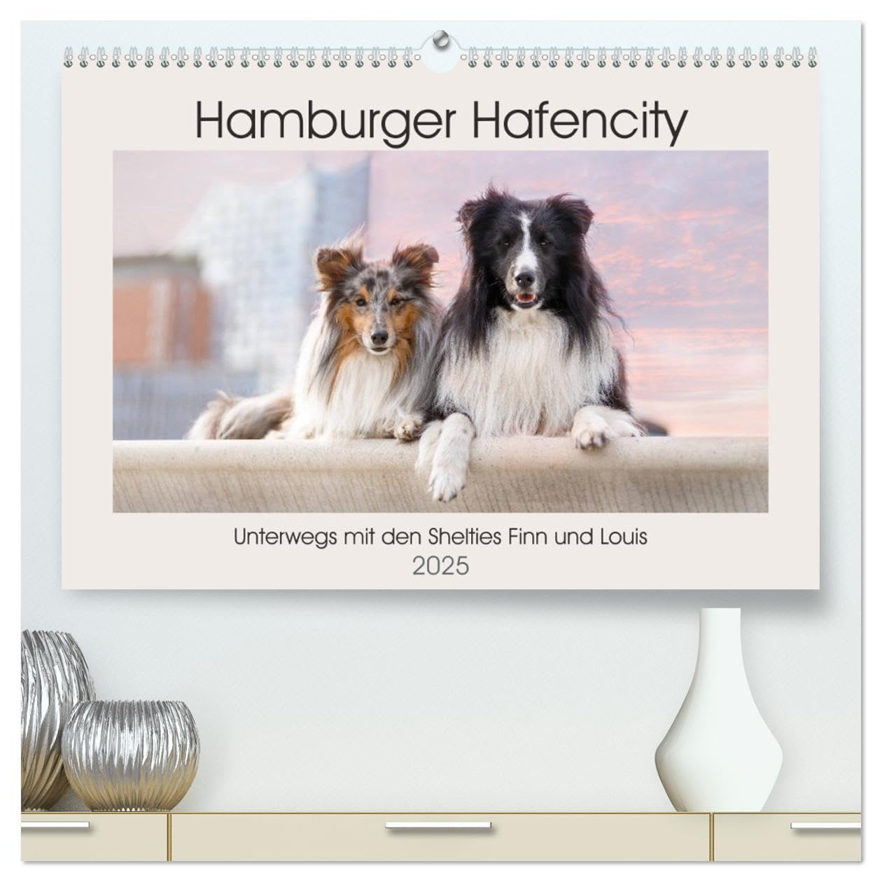 Hamburger Hafencity - Unterwegs mit den Shelties Finn und Louis (hochwertiger Premium Wandkalender 2025 DIN A2 quer), Kunstdruck in Hochglanz: ... Stadtbummel durch Hamburg. (CALVENDO Tiere) Natural Sciences