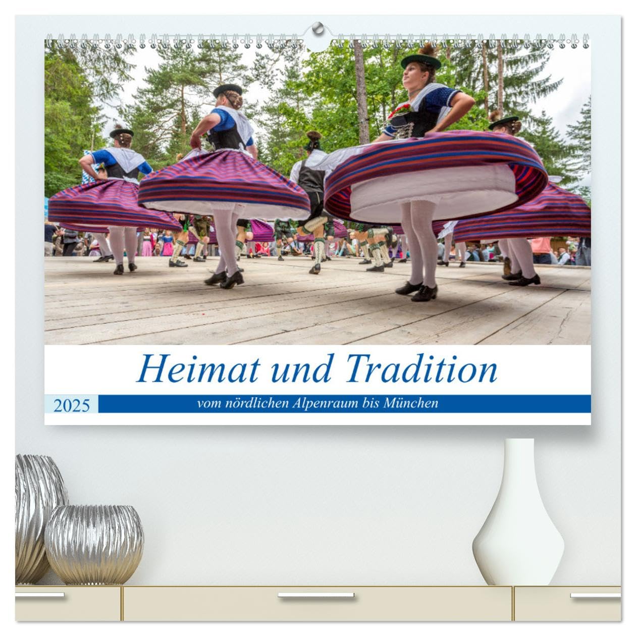 Heimat und Tradition - vom nördlichen Alpenraum bis München (hochwertiger Premium Wandkalender 2025 DIN A2 quer), Kunstdruck in Hochglanz (CALVENDO Kunst) Photography