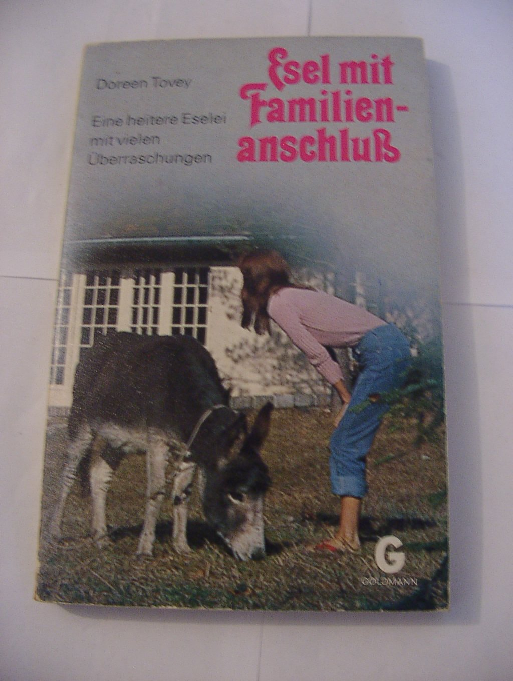 Esel mit Familienanschluß. Eine heitere Eselei mit vielen Überraschungen. Books