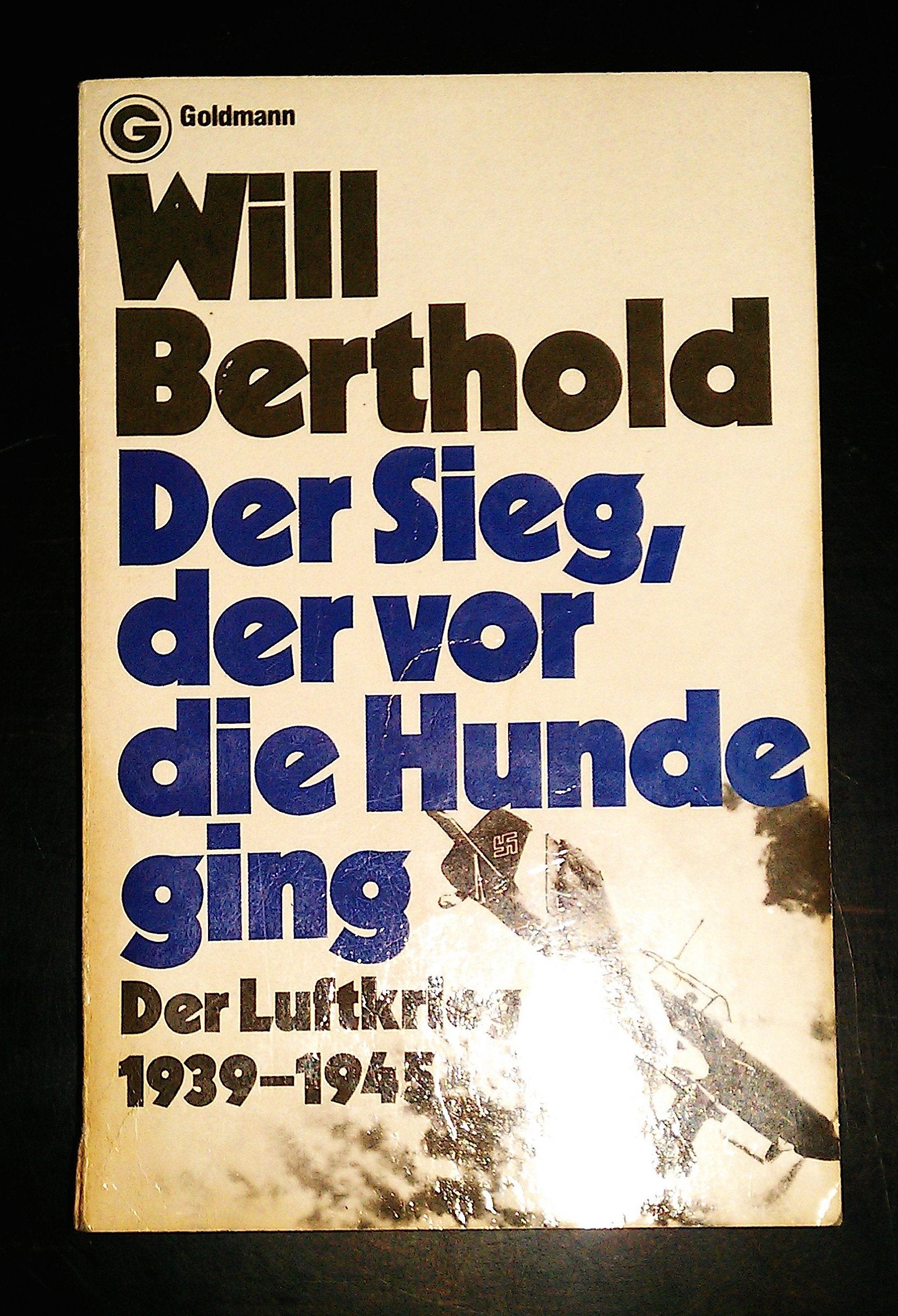 Der Sieg, der vor die Hunde ging: Roman (Goldmann Allgemeine Reihe) Politics & History