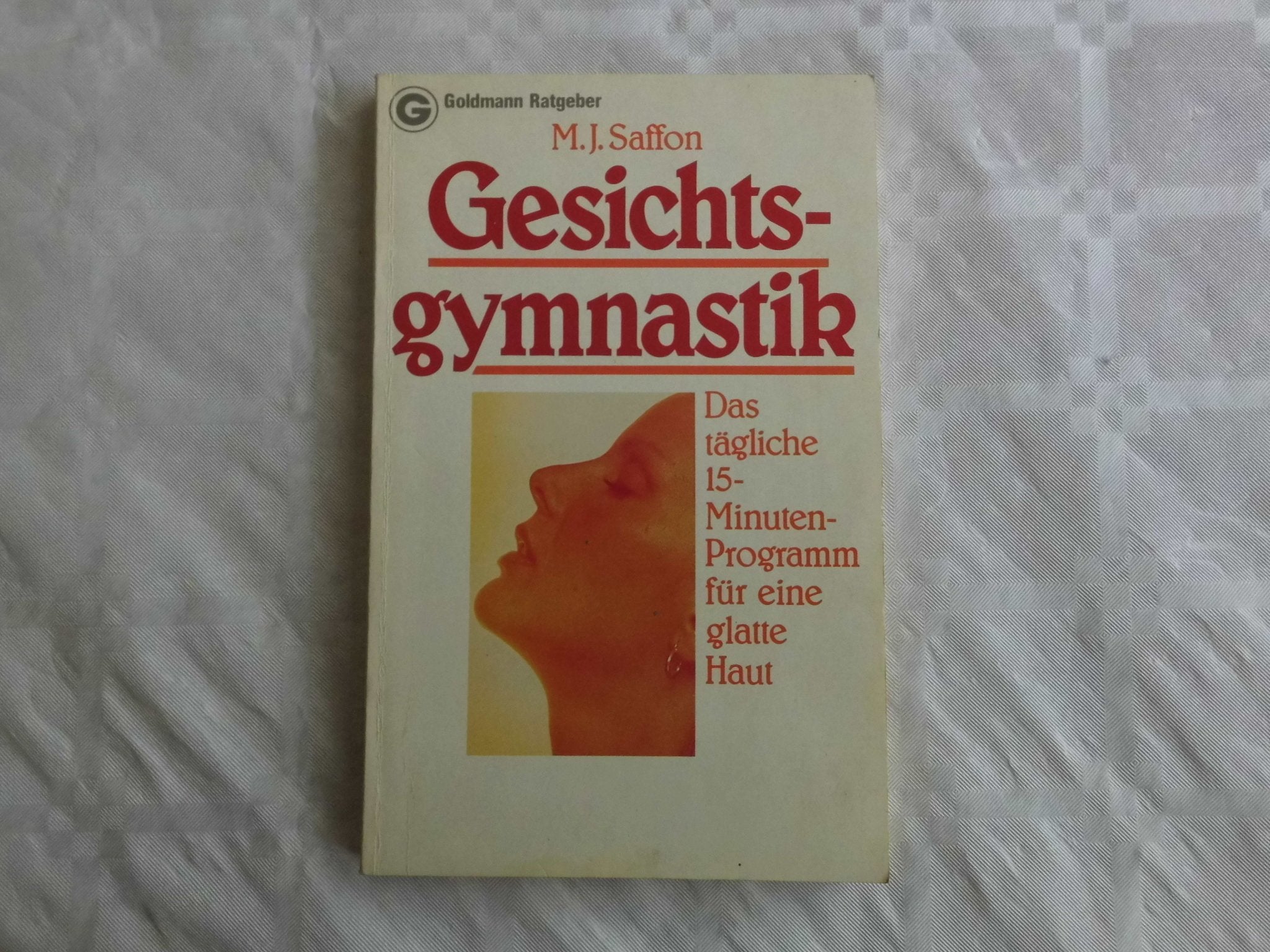 Gesichtsgymnastik. Das tägliche 15- Minuten- Programm für eine glatte Haut. Medicine