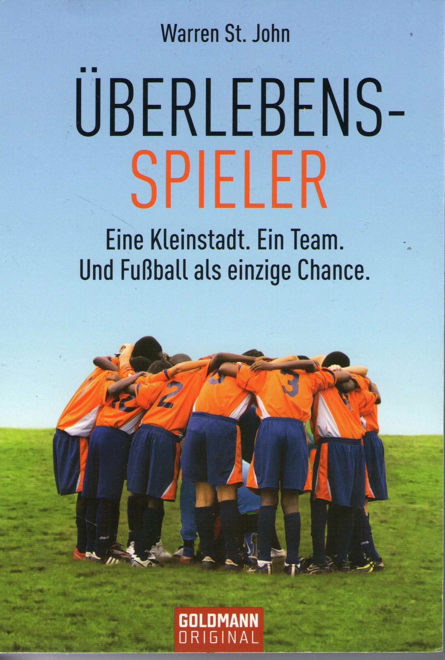Überlebensspieler: Eine Kleinstadt. - Ein Team. - Und Fußball als einzige Chance. Politics & History