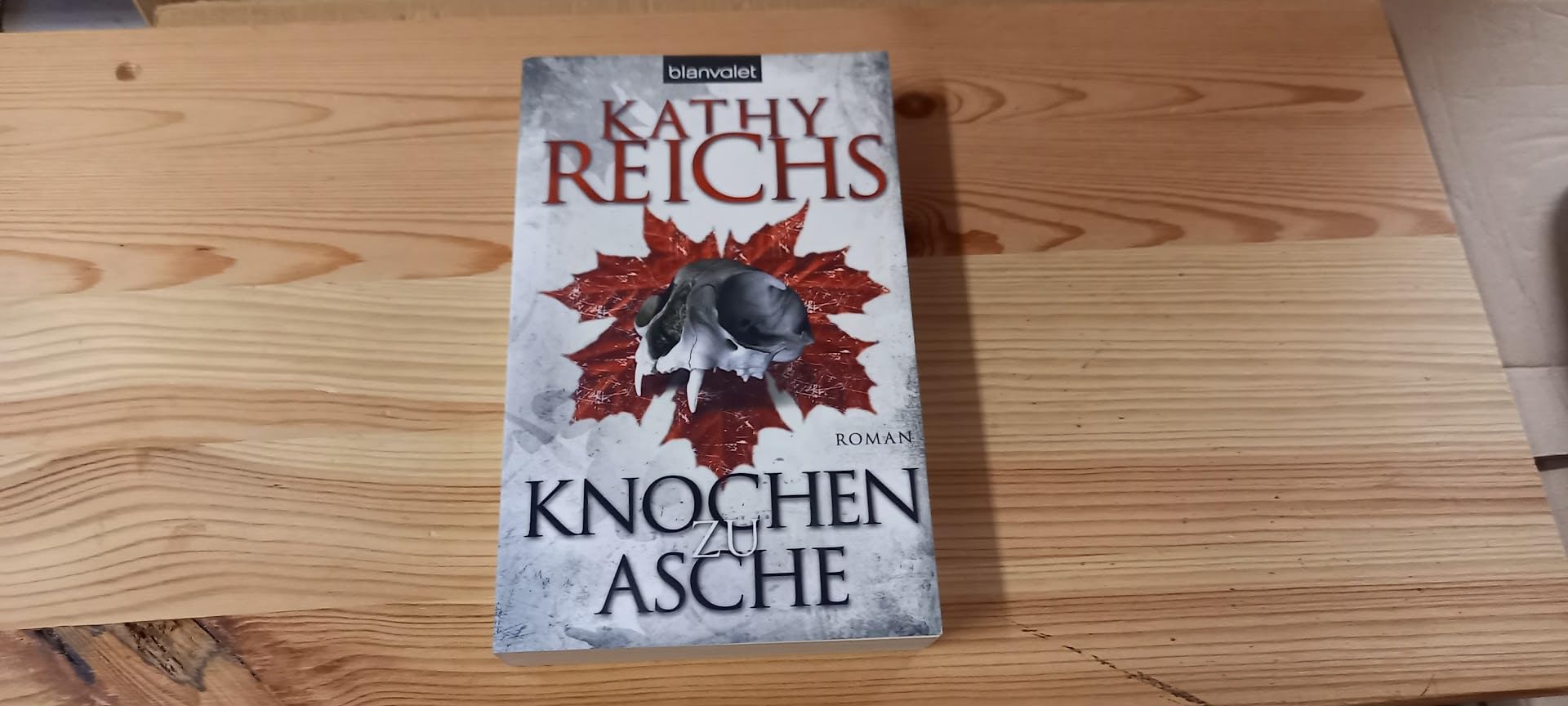 Knochen zu Asche: Roman: Roman. Deutsche Erstausgabe (Die Tempe-Brennan-Romane, Band 10) Contemporary literature