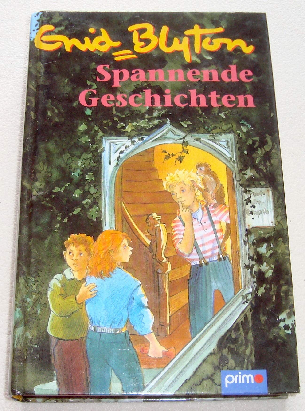 Spannende Geschichten: "DieVerwegenen Vier auf heißer Spur"; "Fünf Freunde im alten Turm"; "Geheimpolizei Schwarze Sieben", "Rätzel um den unterirdischen Gang" Books