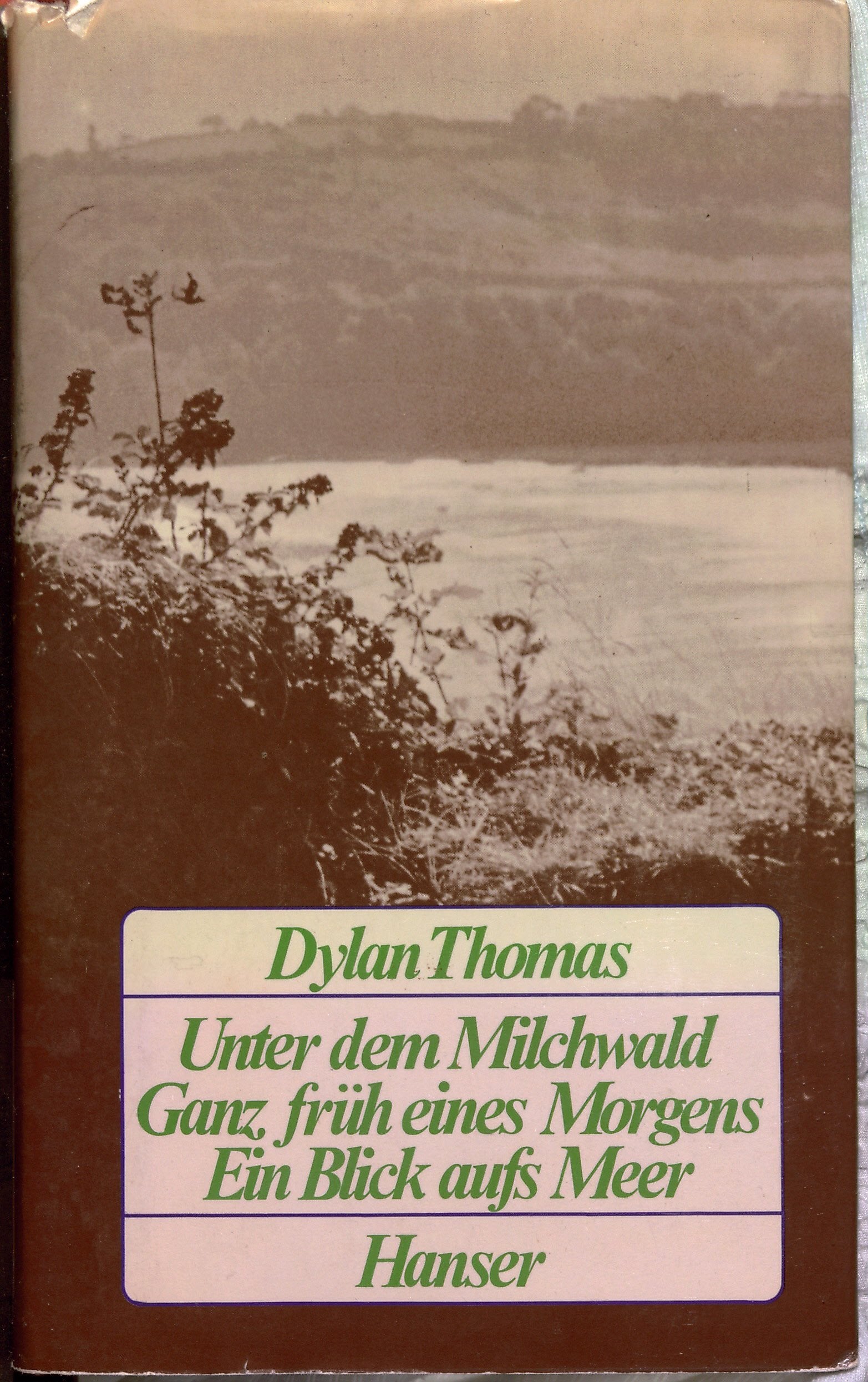 Unter dem Milchwald. Ganz früh eines Morgens. Ein Blick aufs Meer. Poetry