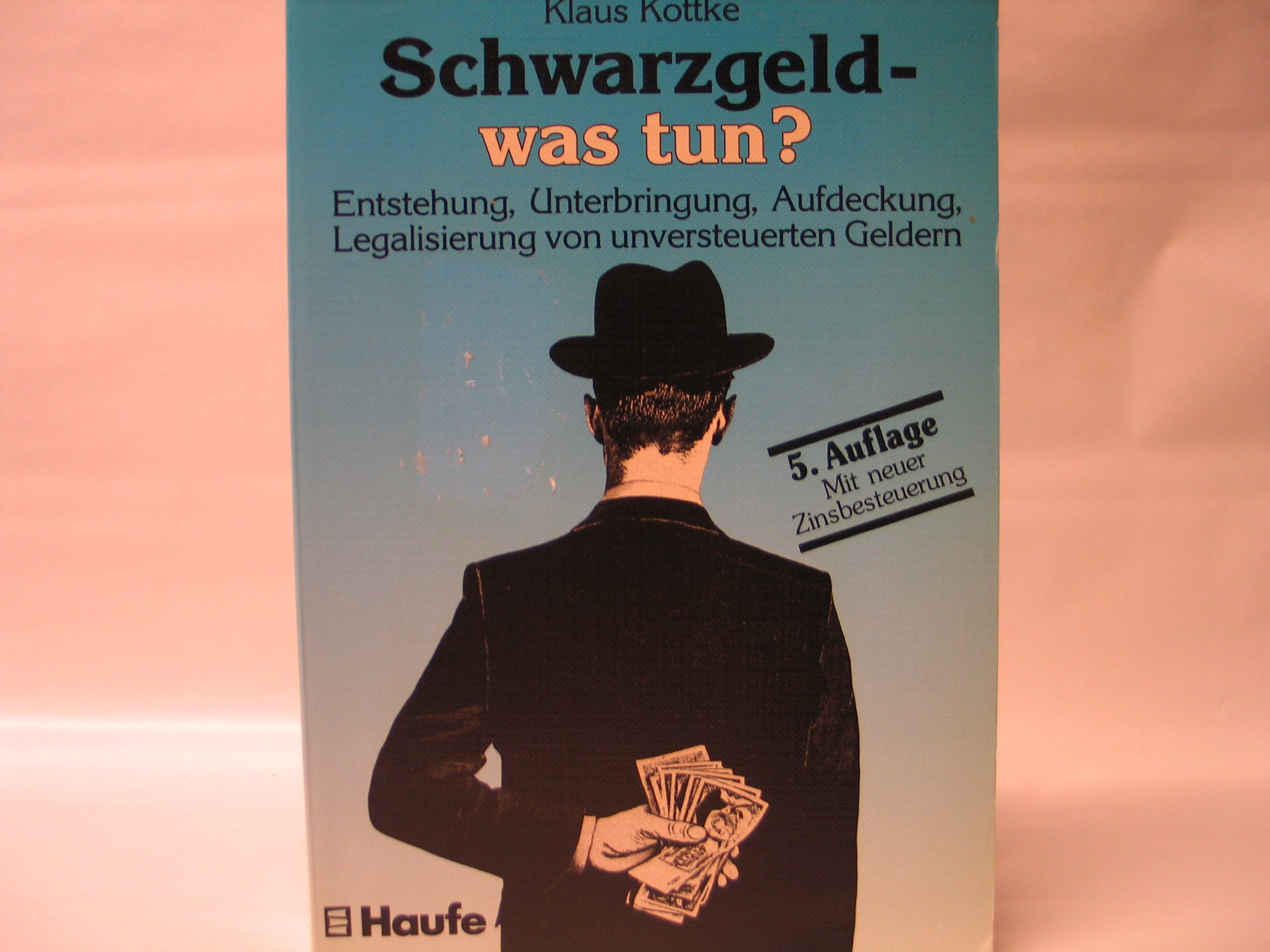 Schwarzgeld - was tun?. Entstehung, Unterbringung, Aufdeckung, Legalisierung von unversteuerten Geldern Business, Finance & Career