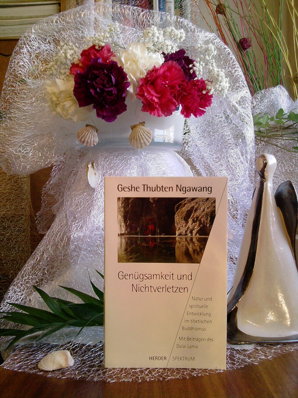 Genügsamkeit und Nichtverletzen. Natur und spirituelle Entwicklung im tibetischen Buddhismus Social Sciences