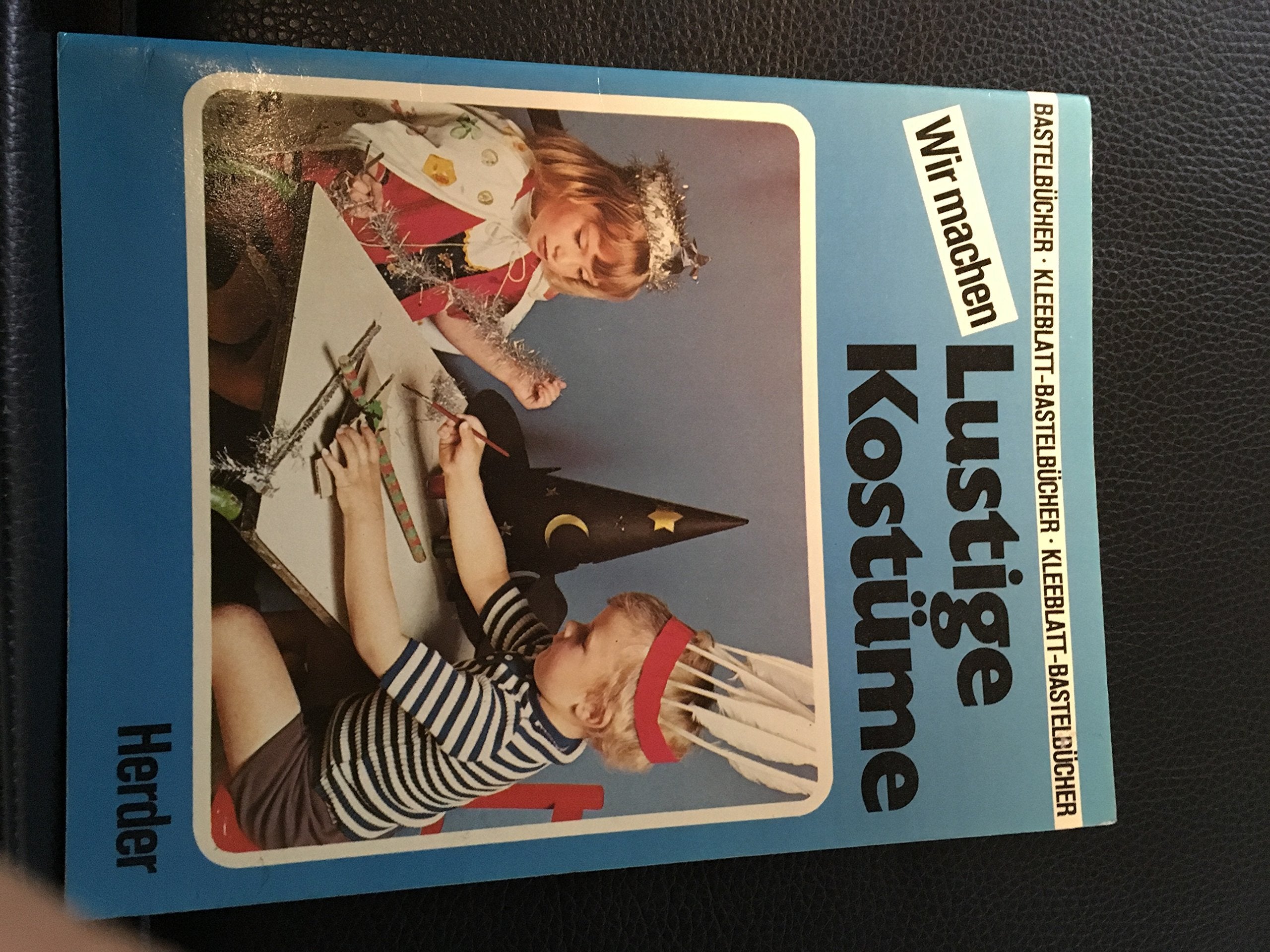 Wir machen lustige Kostüme. Politics & History books